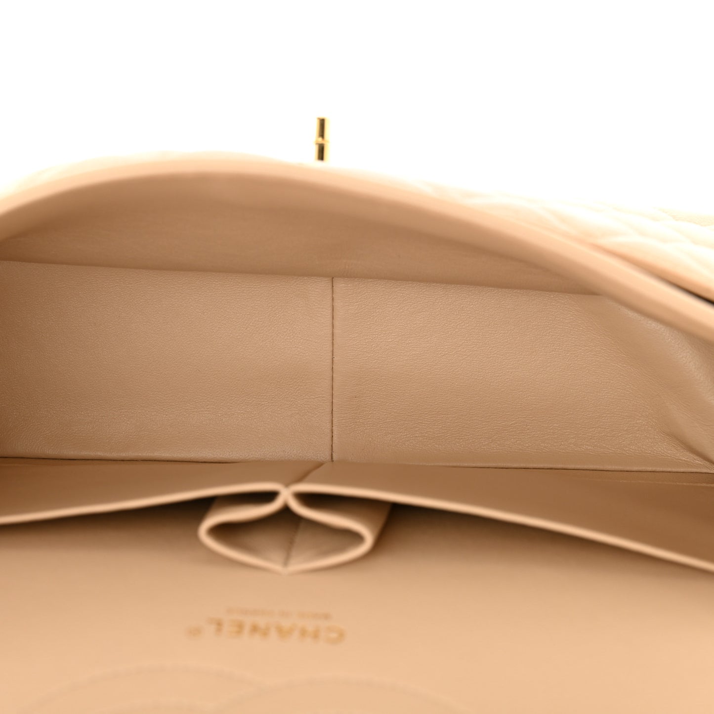 Caviar Quilted Jumbo Double Flap Beige Clair
