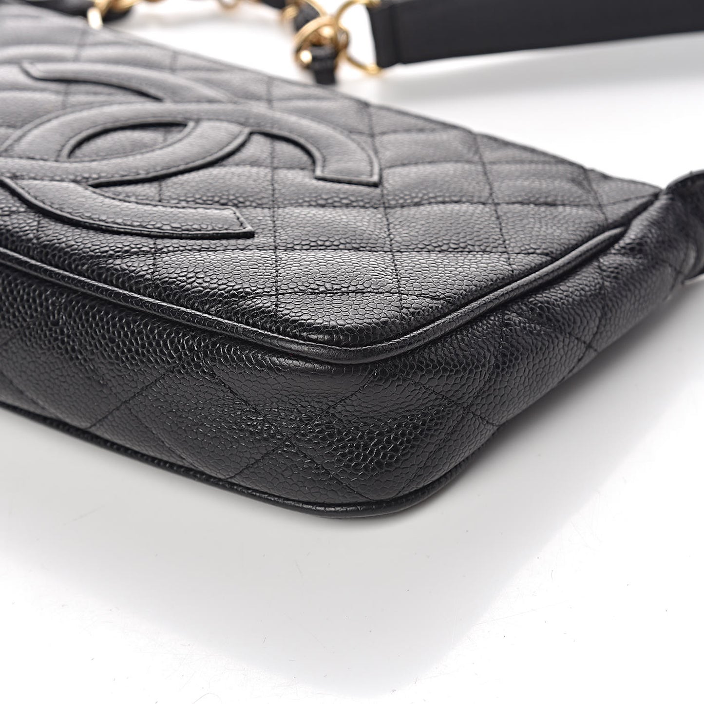Caviar Quilted CC Shoulder Bag Black