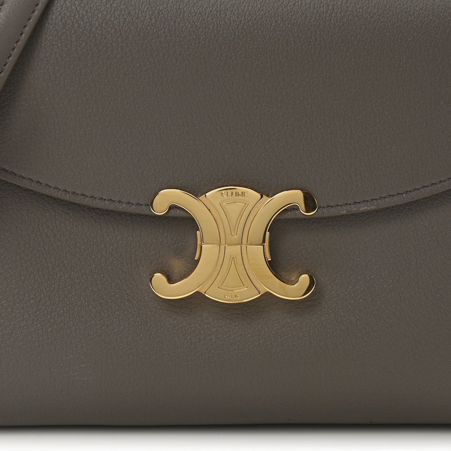 Supple Calfskin Medium Nino Pebble