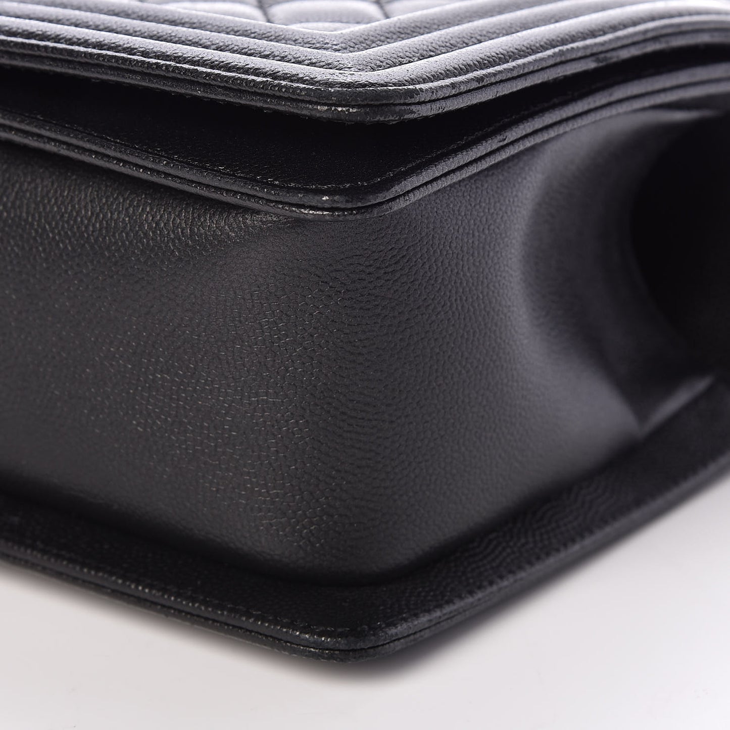 Caviar Quilted Medium Boy Flap So Black
