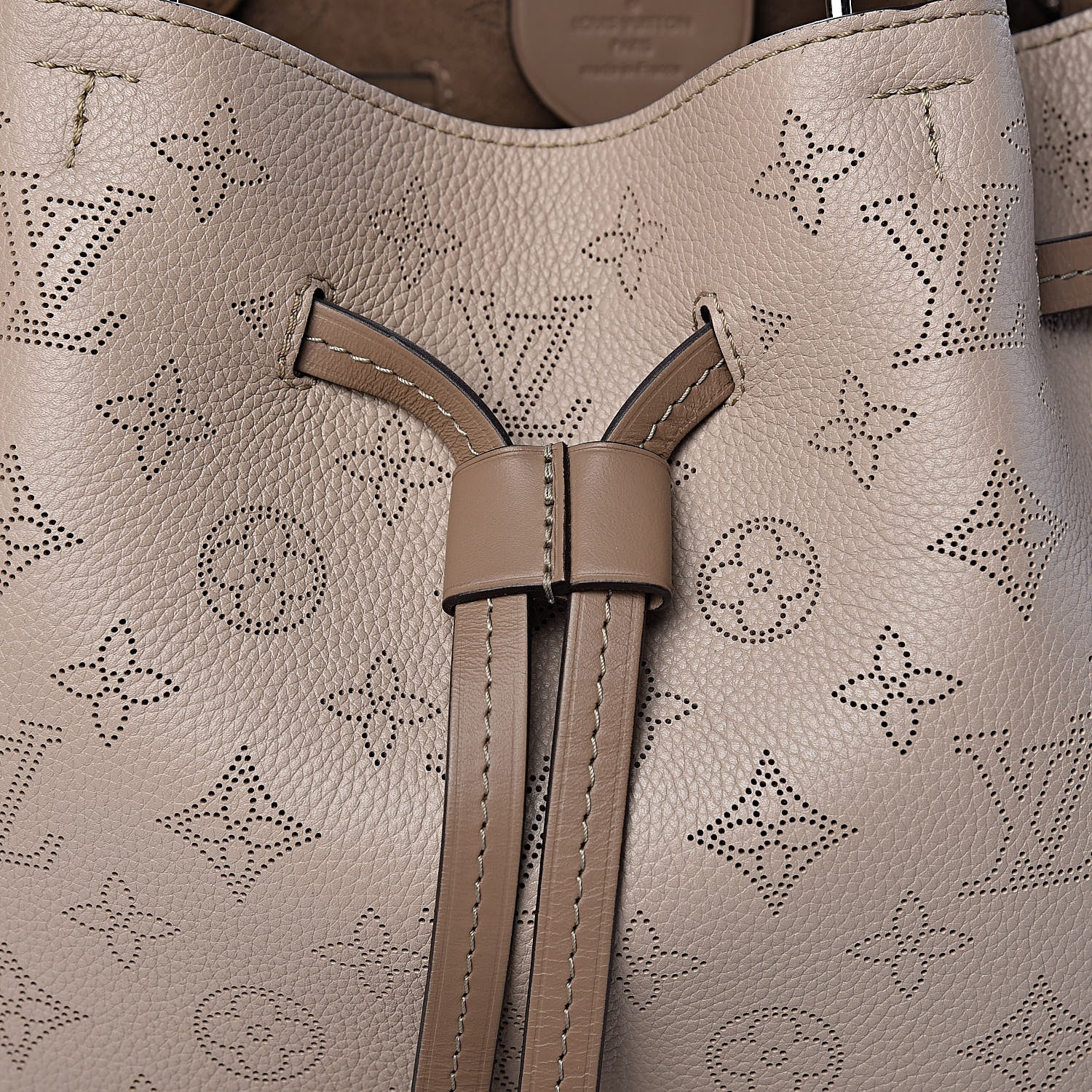 Louis Vuitton Mahina Girolata Galet 10 of 10