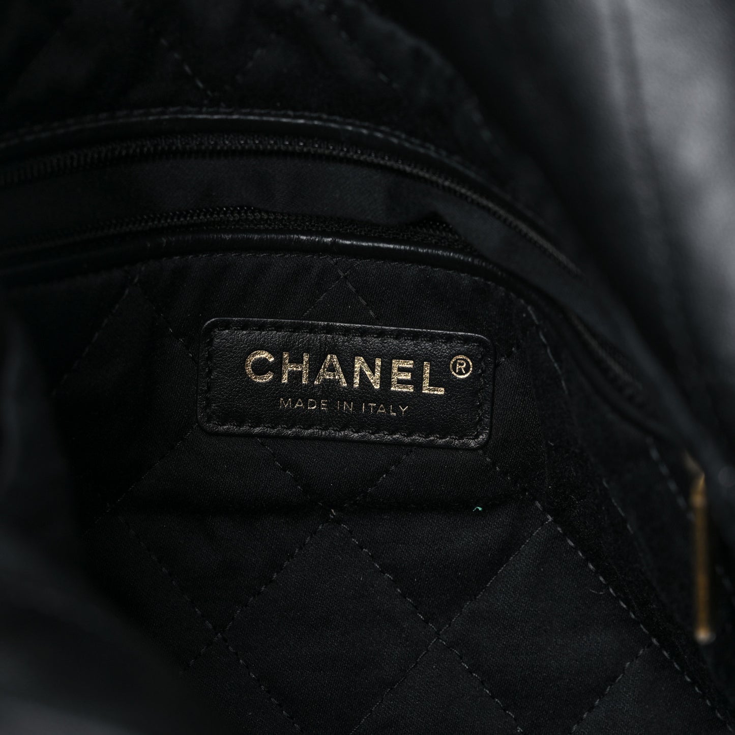 Shiny Calfskin Quilted Chanel 22 Black