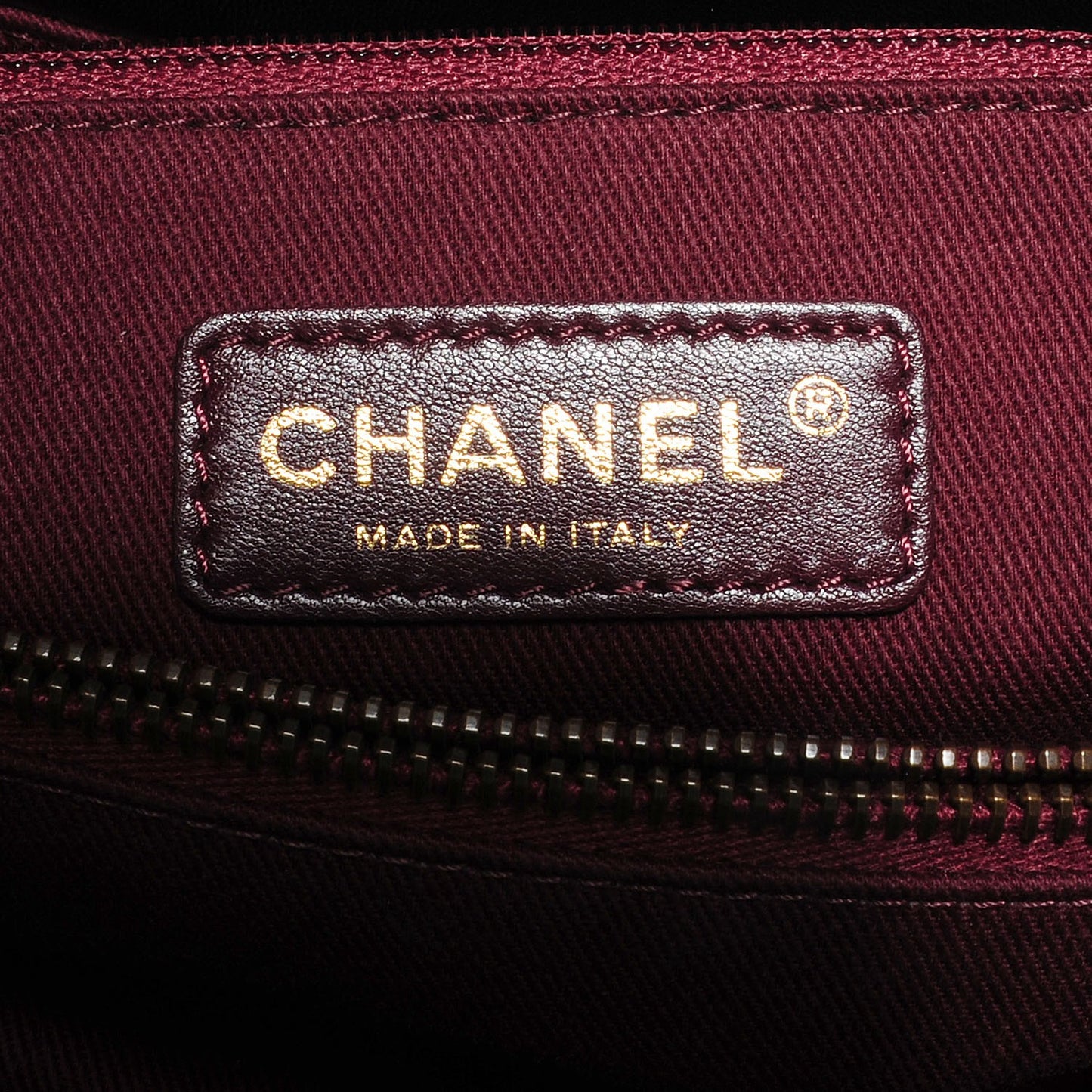 Stingray Glazed Calfskin Bindi CC Large Tote Black