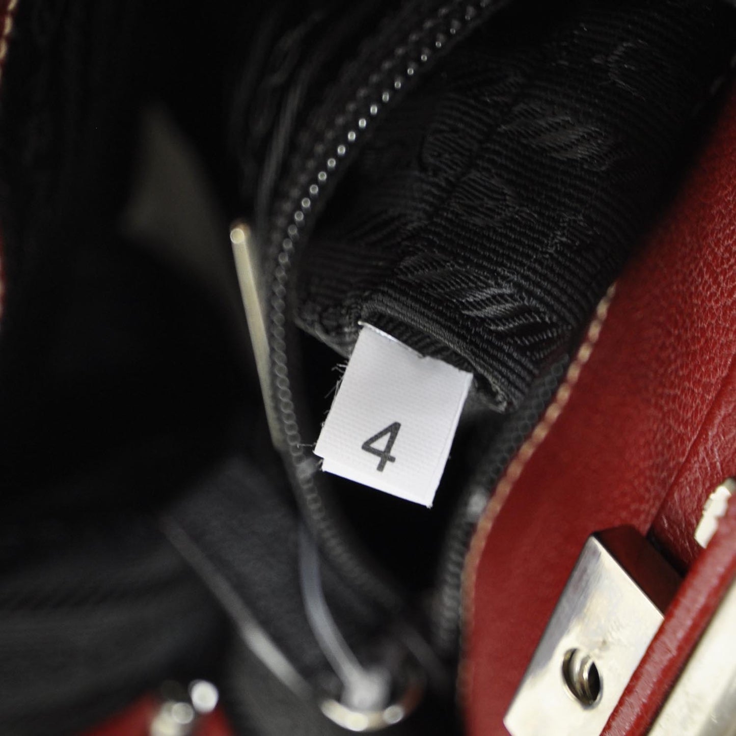 Goatskin Cerniera Doctor Bag Rubino