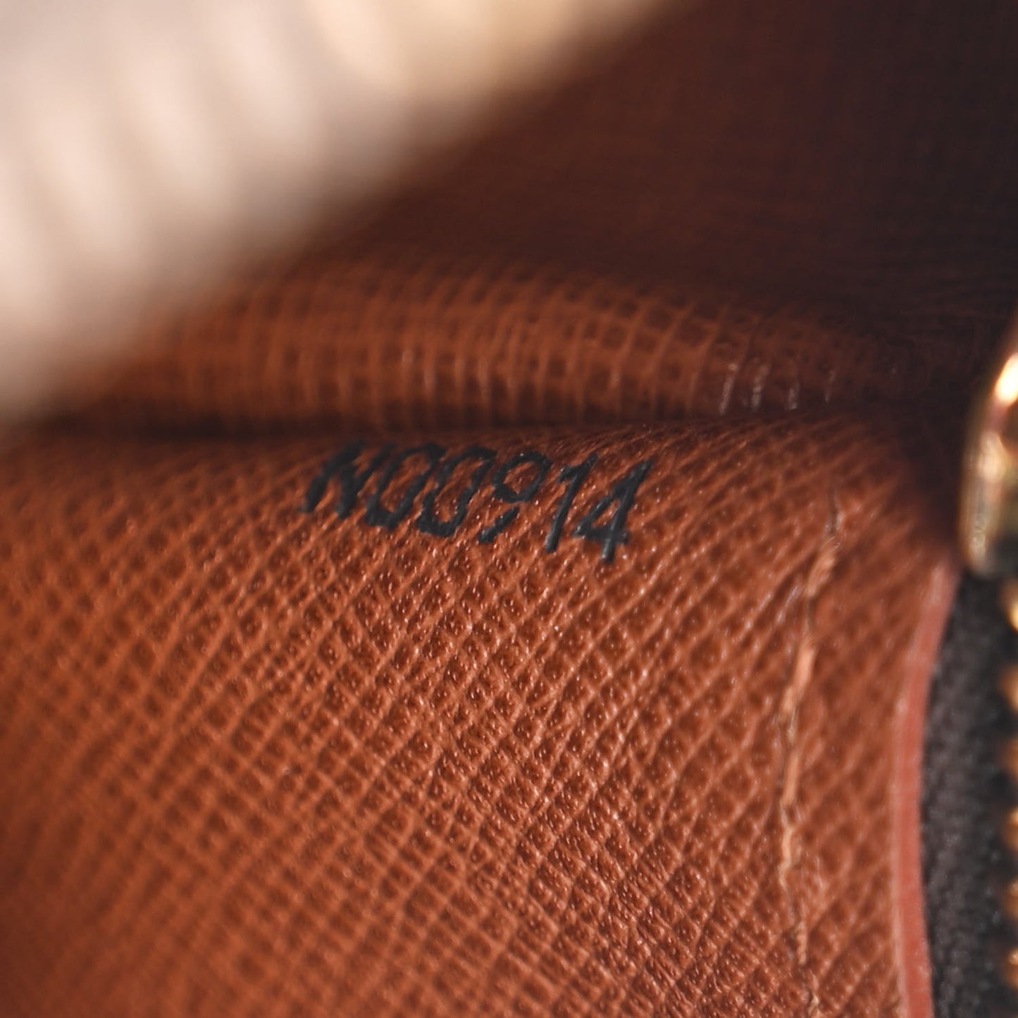 Monogram Papillon 26