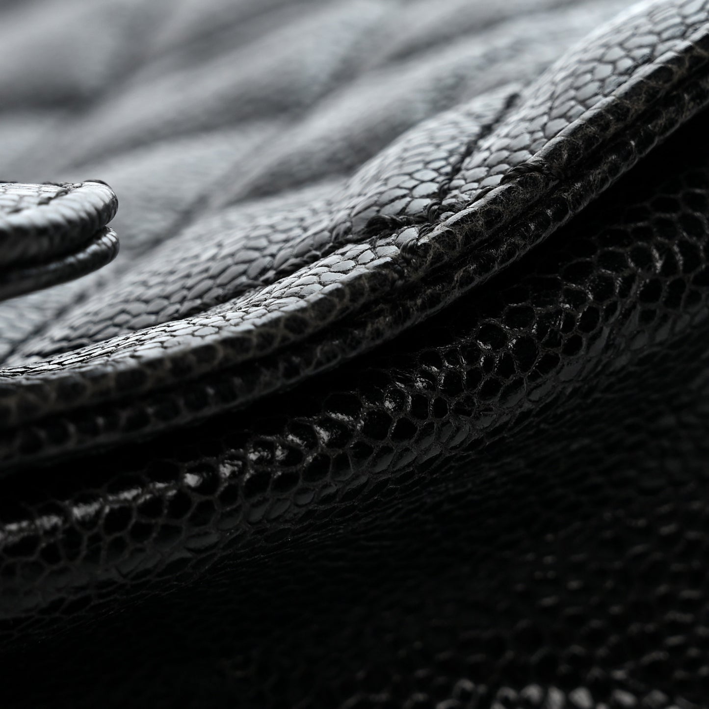 Crumpled Grained Calfskin Jumbo CC Crave Flap Black