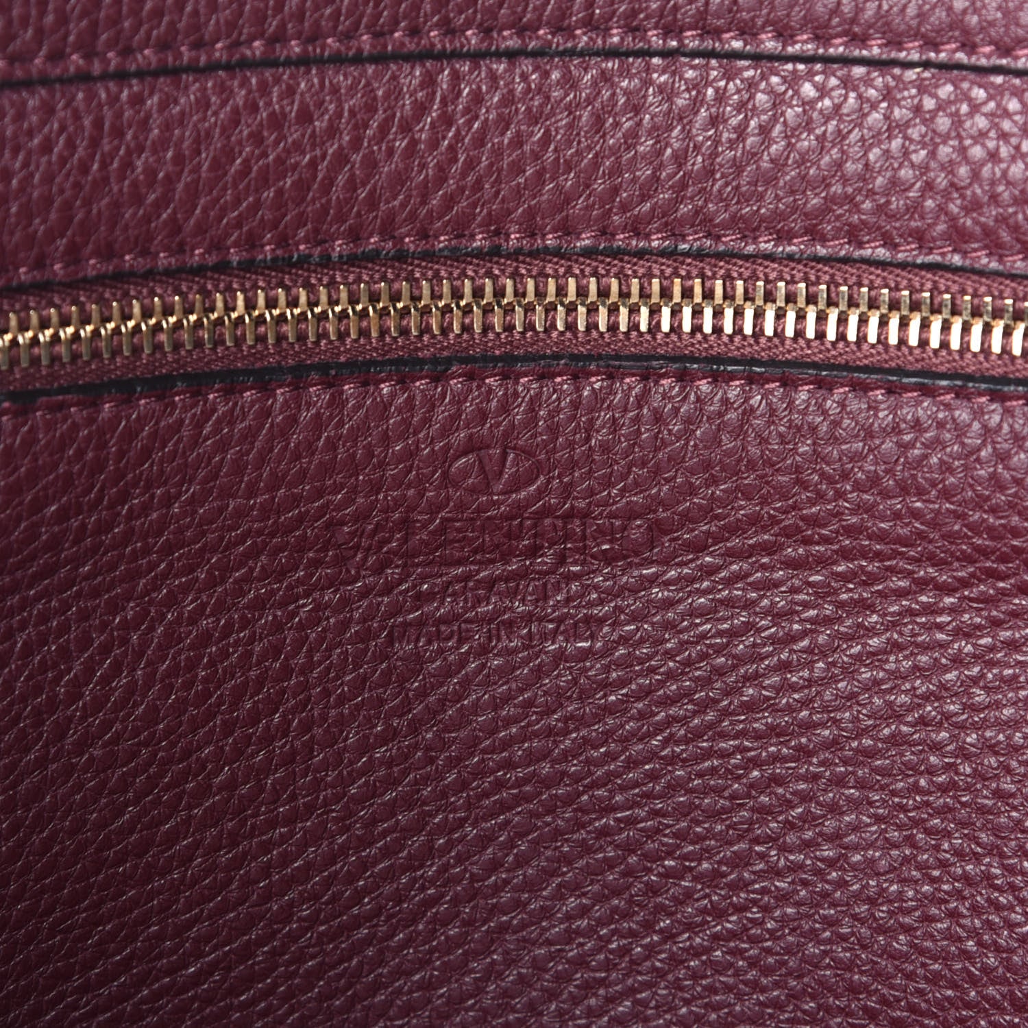 Valentino Garavani Pebbled Calfskin Medium Rockstud Tote Rubin 7 of 10