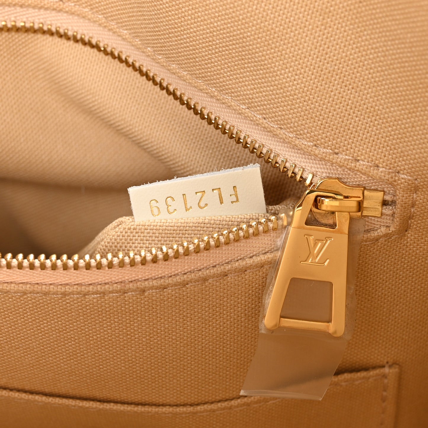 Monogram Giant Onthego GM Kaki Beige