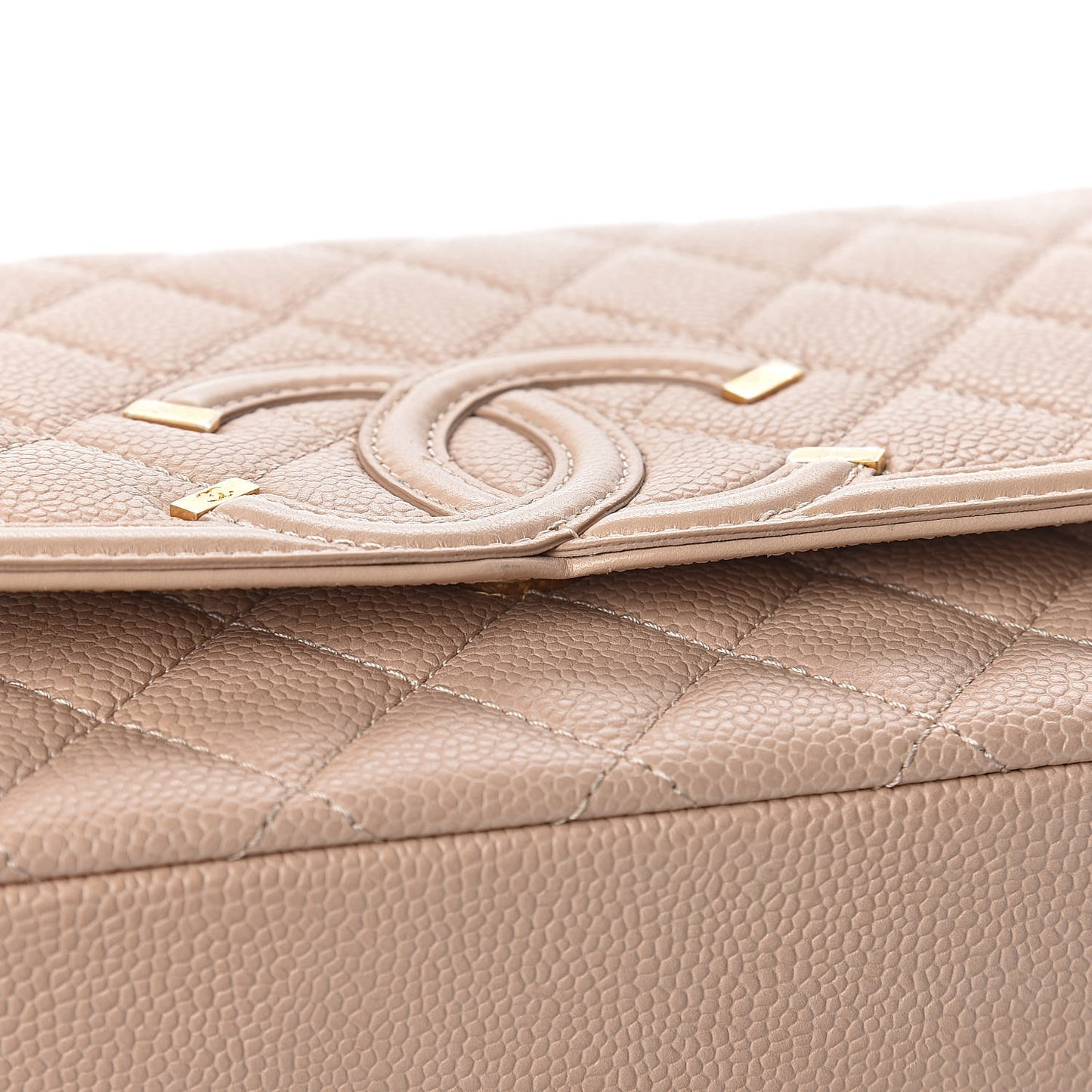 Caviar Quilted Medium CC Filigree Flap Beige