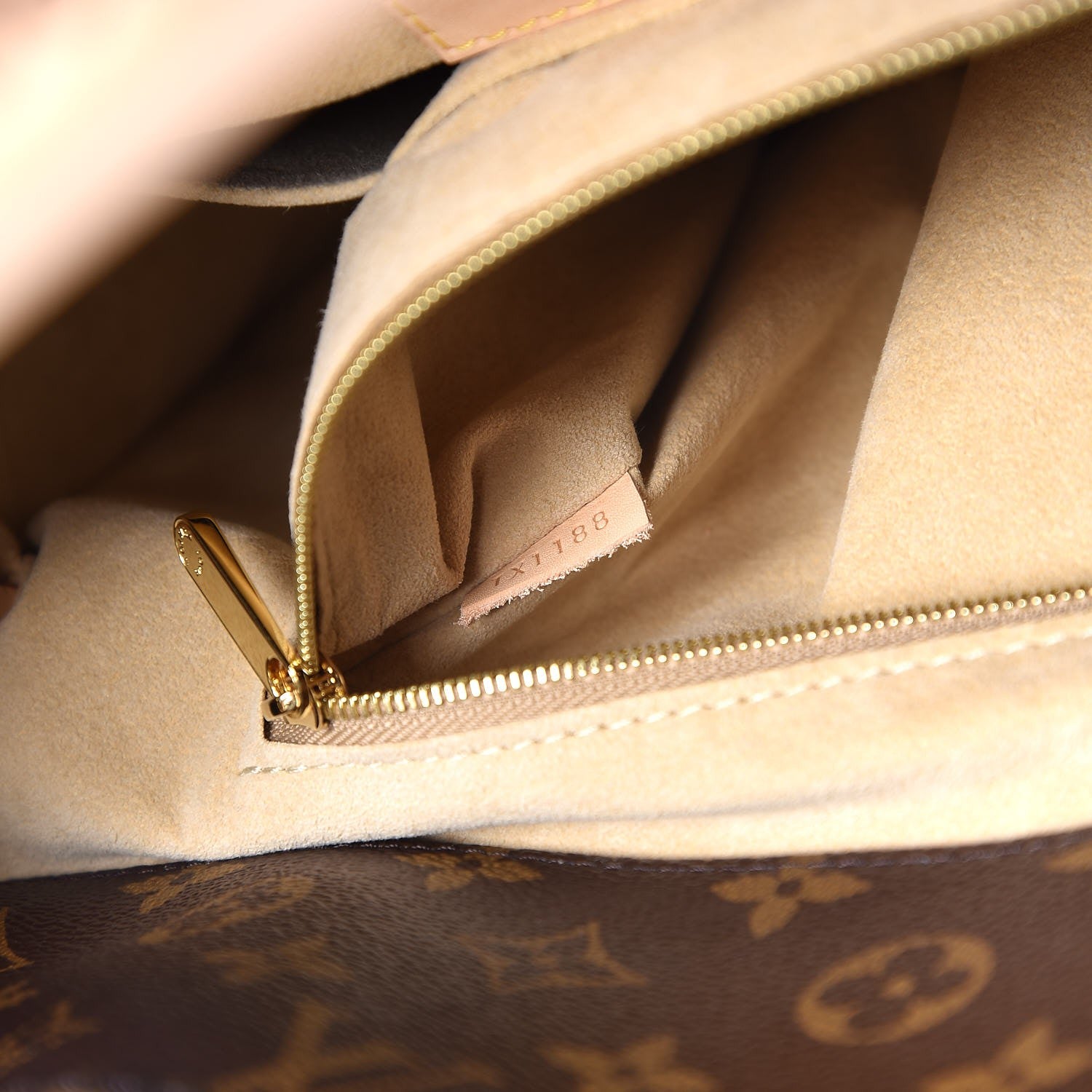 Louis Vuitton Monogram Artsy MM 8 of 9