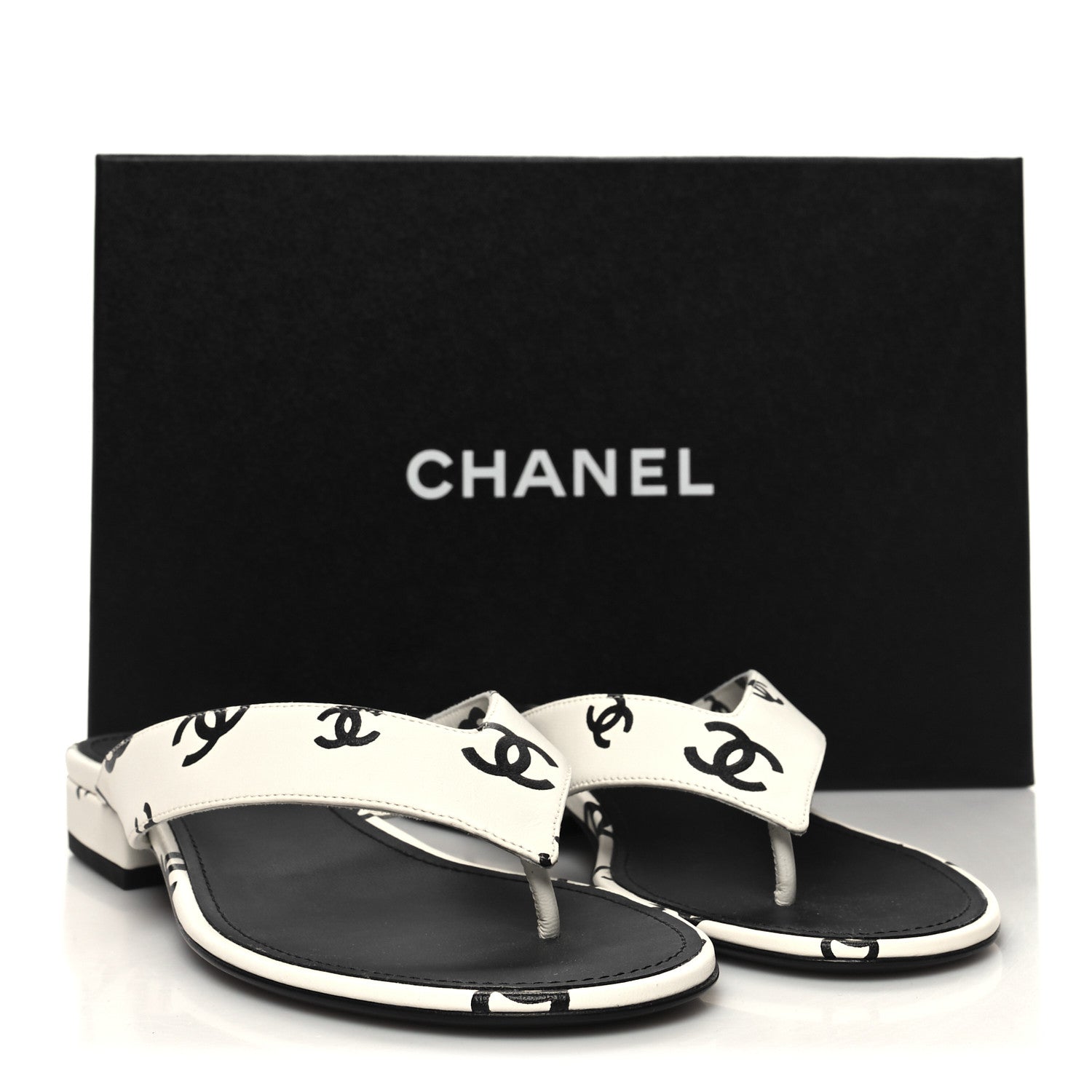 Chanel Lambskin Printed CC Thong Sandals 38 White Black 9 of 9