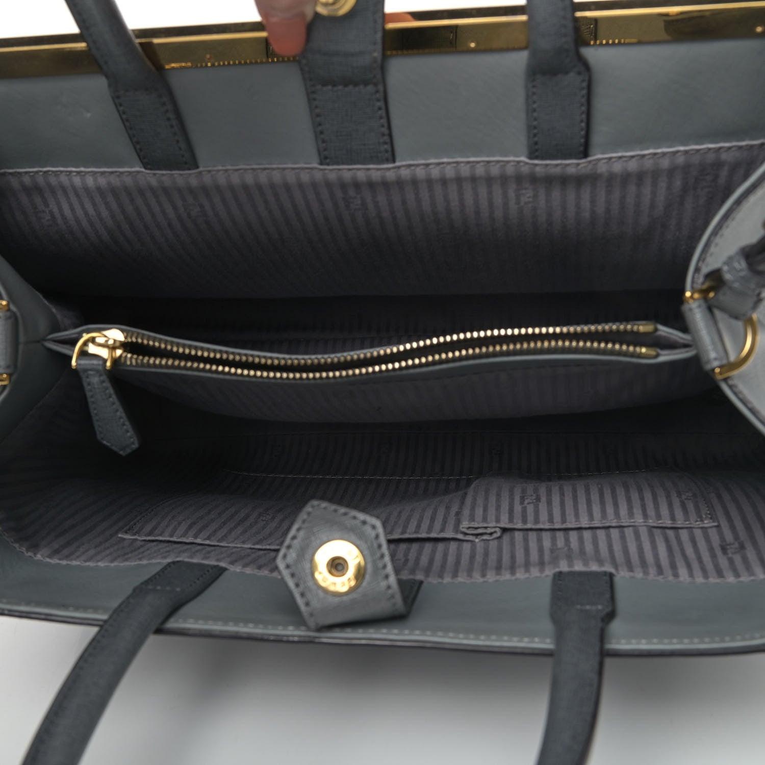 Fendi Vitello Elite Flamingo Regular 2Jours Tote Grigio Grigio Chiaro 4 of 7
