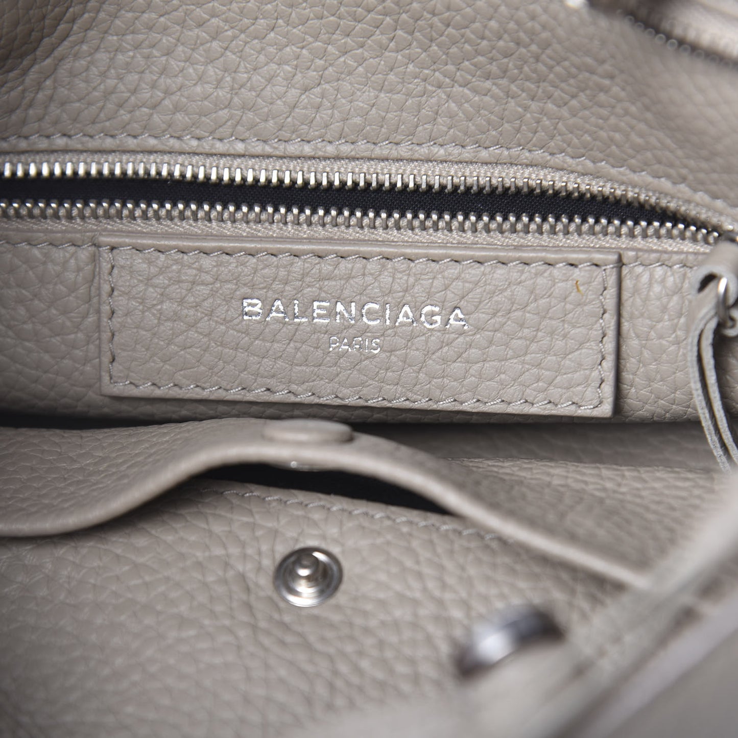 Veau Grana Perforated Blackout Hardware S City Gris Cendre