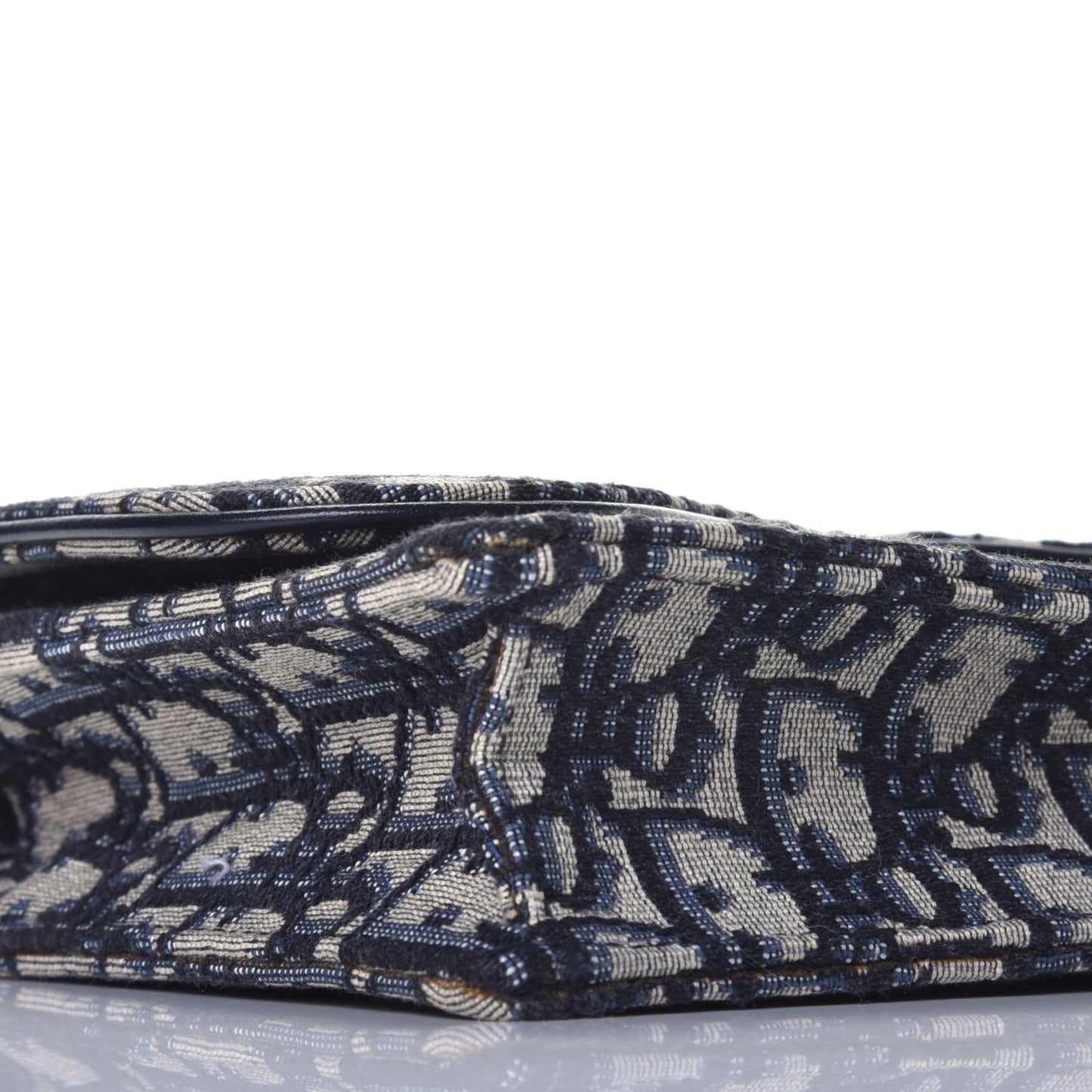 Oblique Saddle Chain Pouch Blue