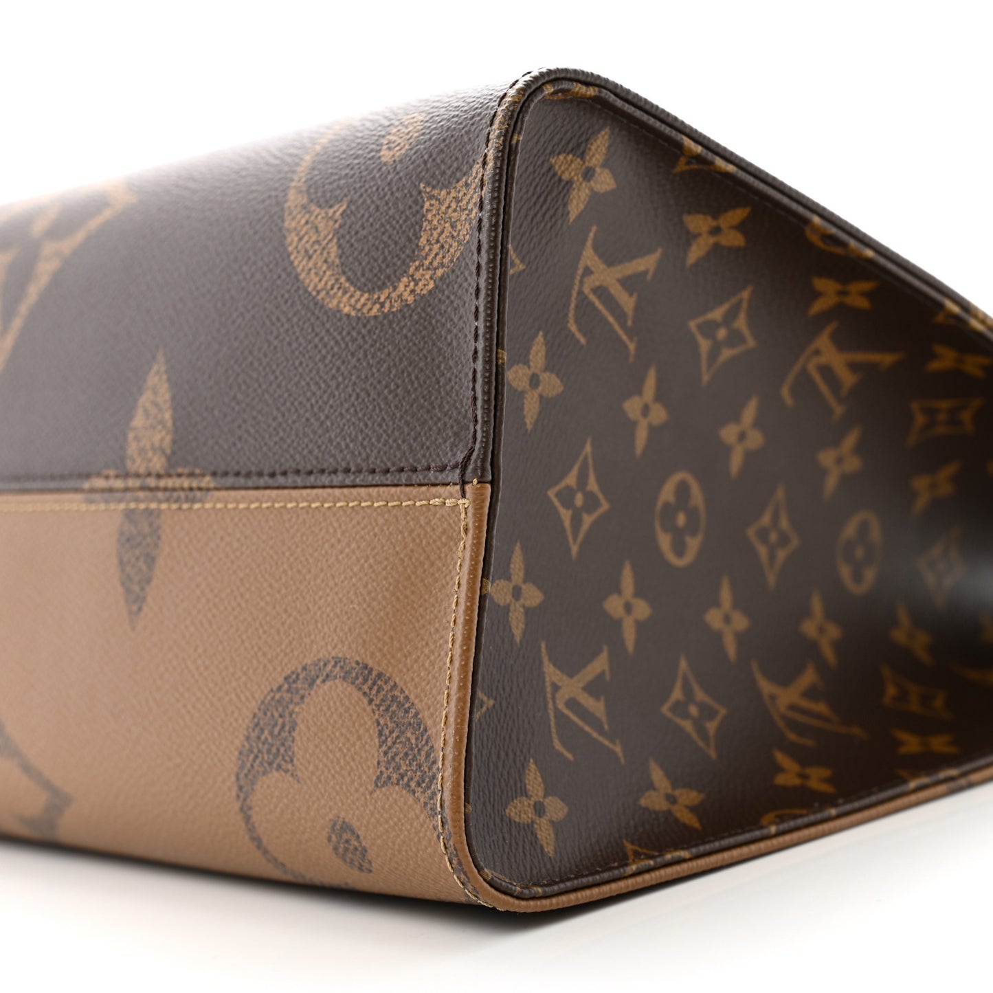 Reverse Monogram Giant Onthego MM