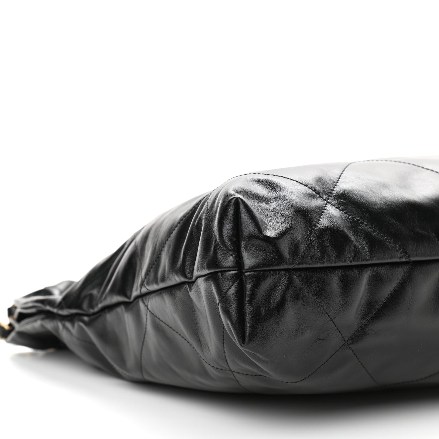 Shiny Calfskin Quilted Chanel 22 Black