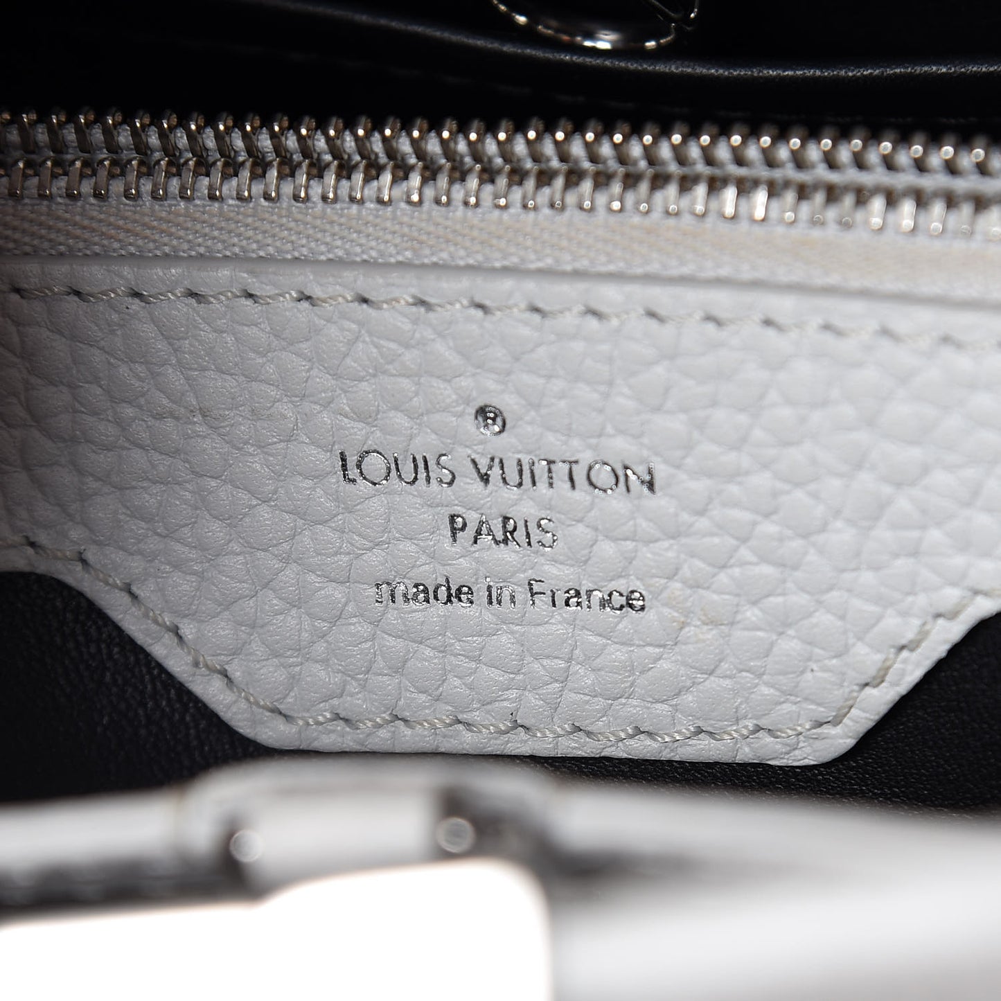 Taurillon Capucines MM Cloudy Black