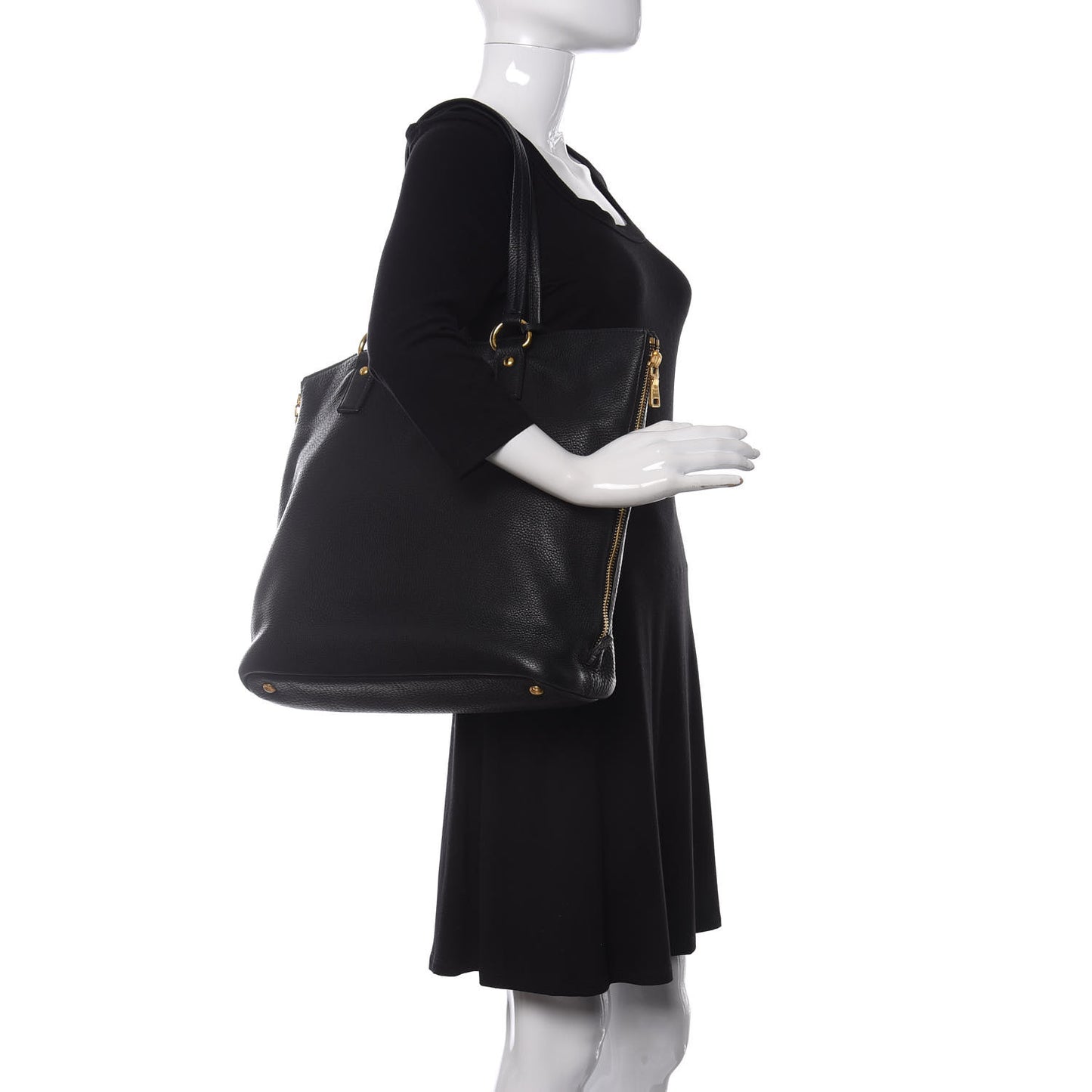 Vitello Daino Side Zip Tote Black