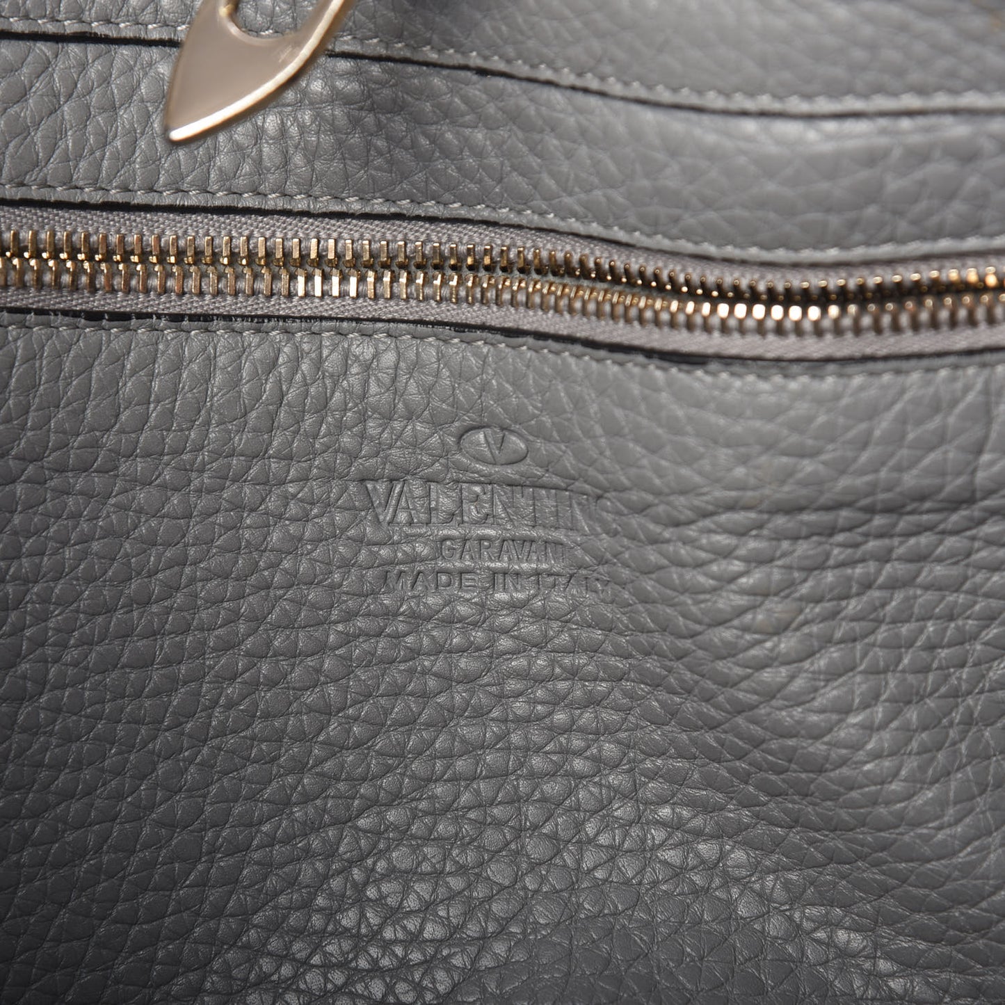 Pebbled Calfskin Medium Rockstud Tote Grey