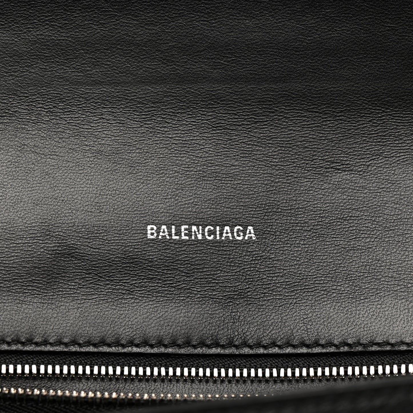 Pebbled Calfskin Logo Everyday Flap Chain Wallet Black