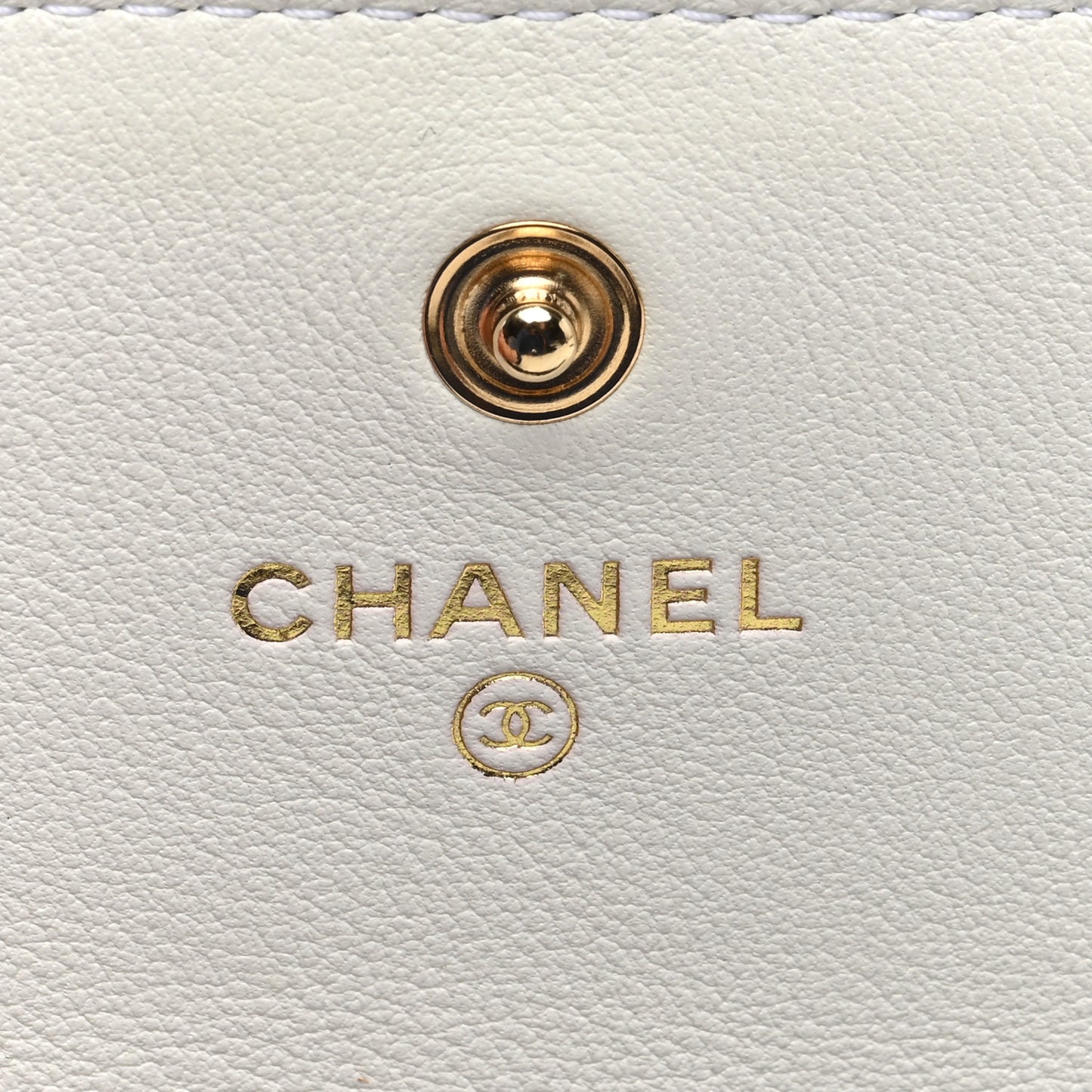 Calfskin Quilted About Pearls Card Holder Flap With Chain White