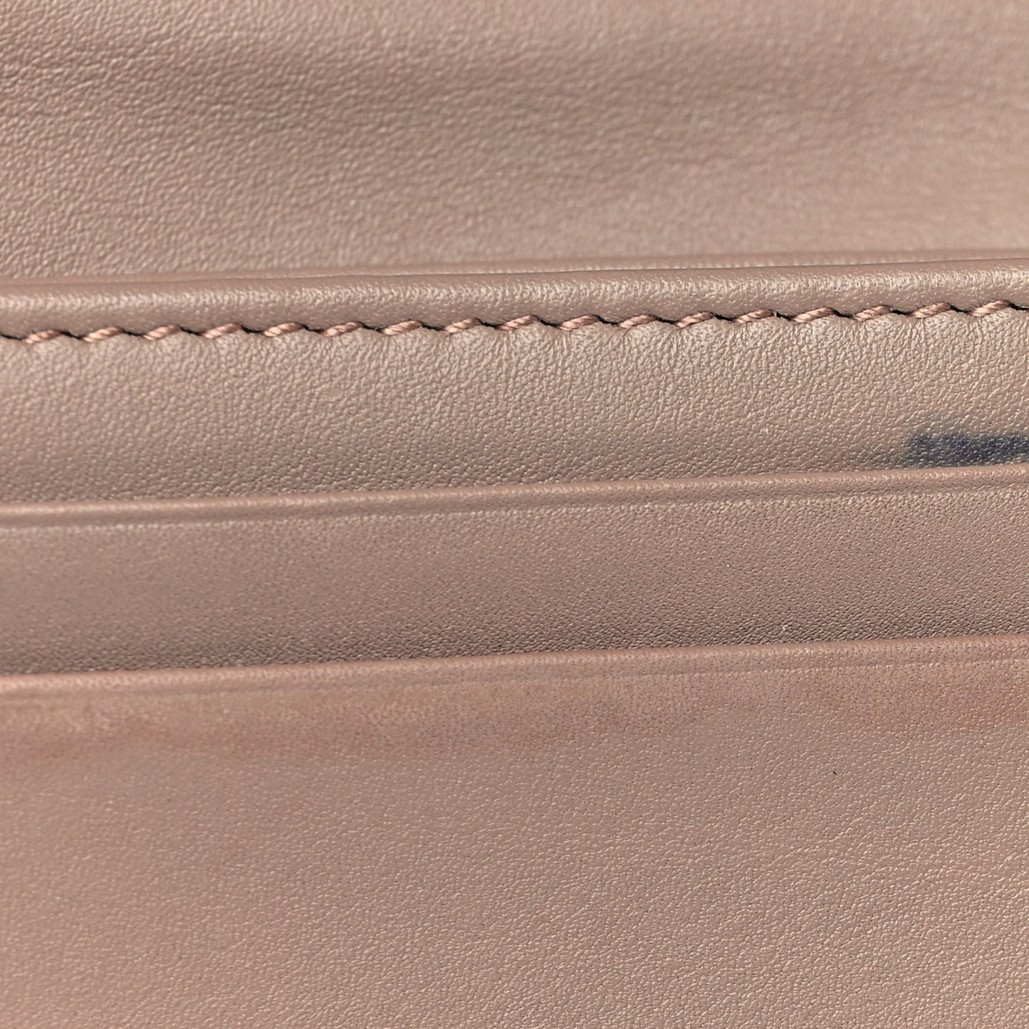 Calfskin Matelasse GG Marmont Card Case Wallet Porcelain Rose