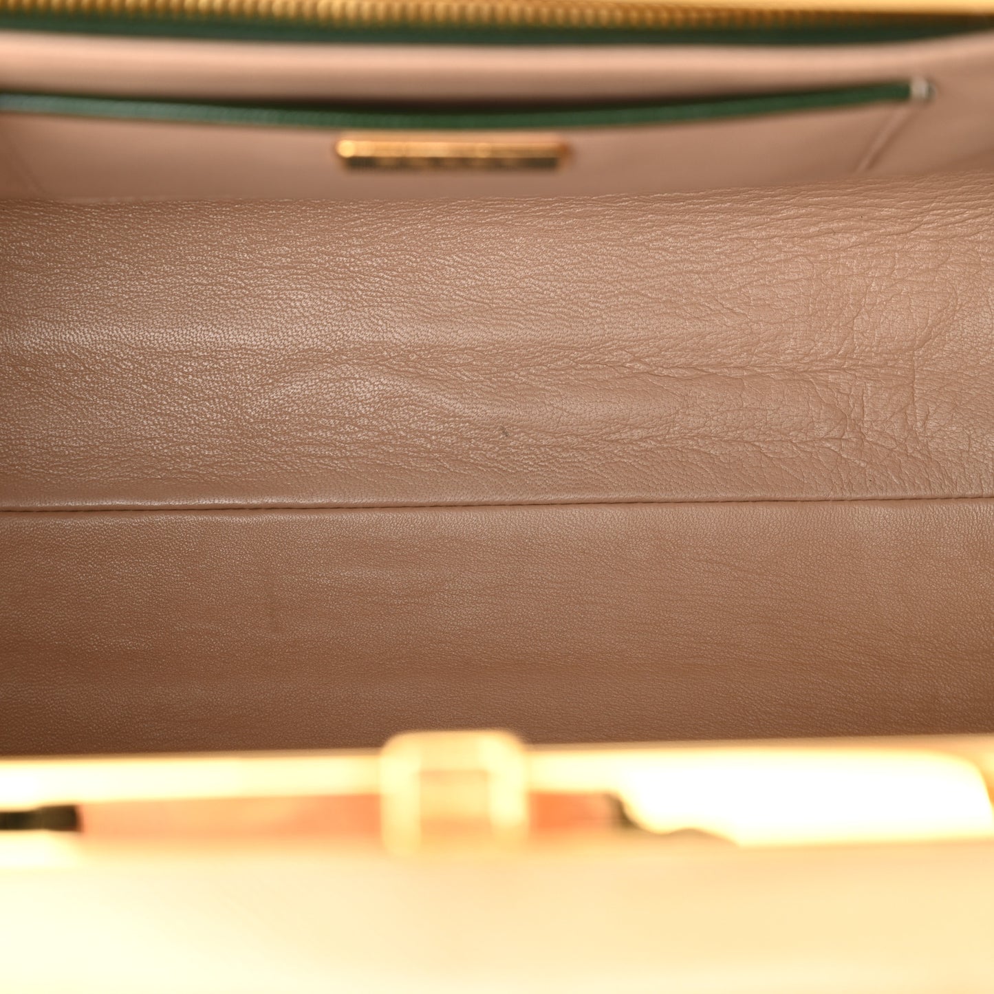 Saffiano Vernice Pyramid Bag Larice Sabbia