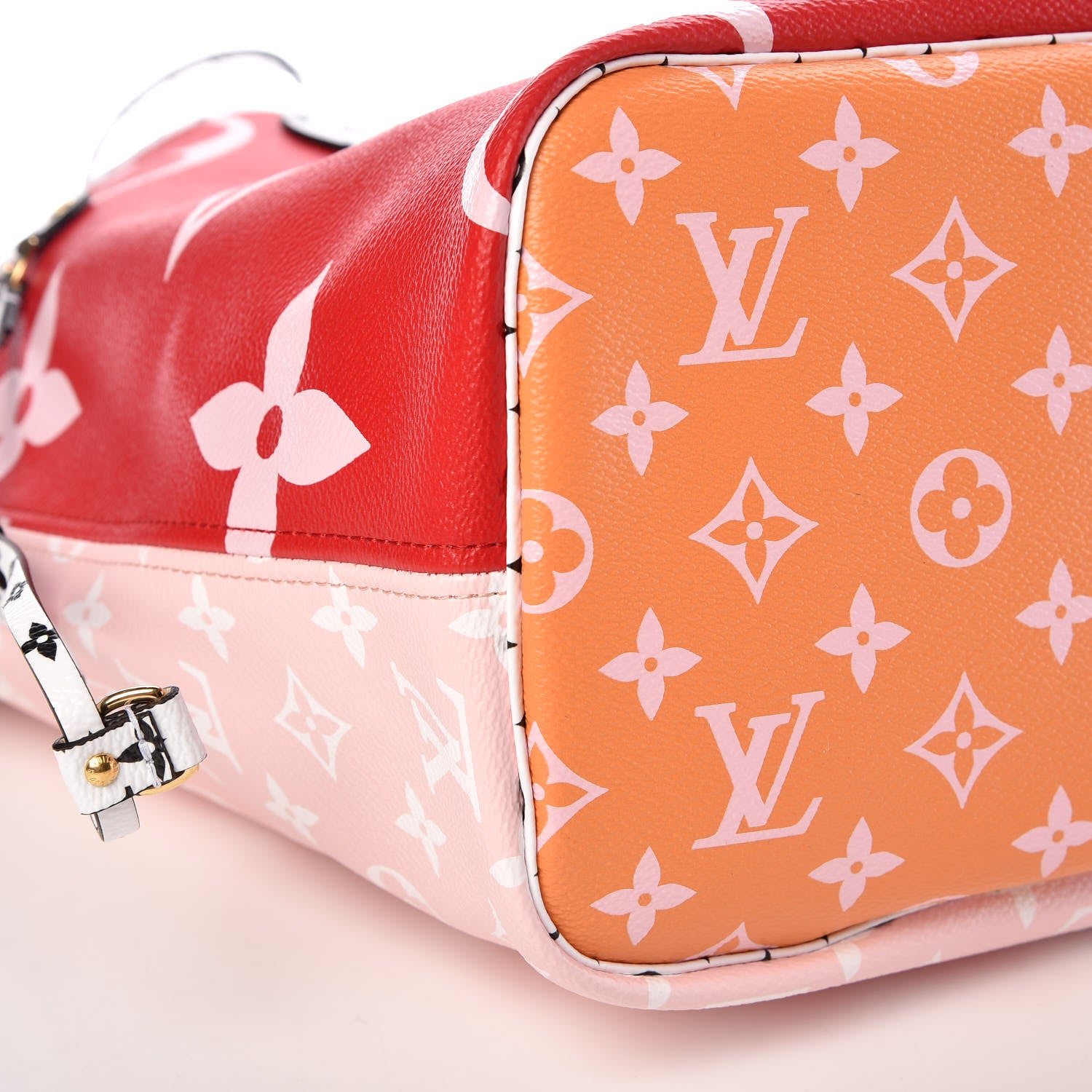 Louis Vuitton Monogram Giant Neverfull MM Rouge 9 of 11