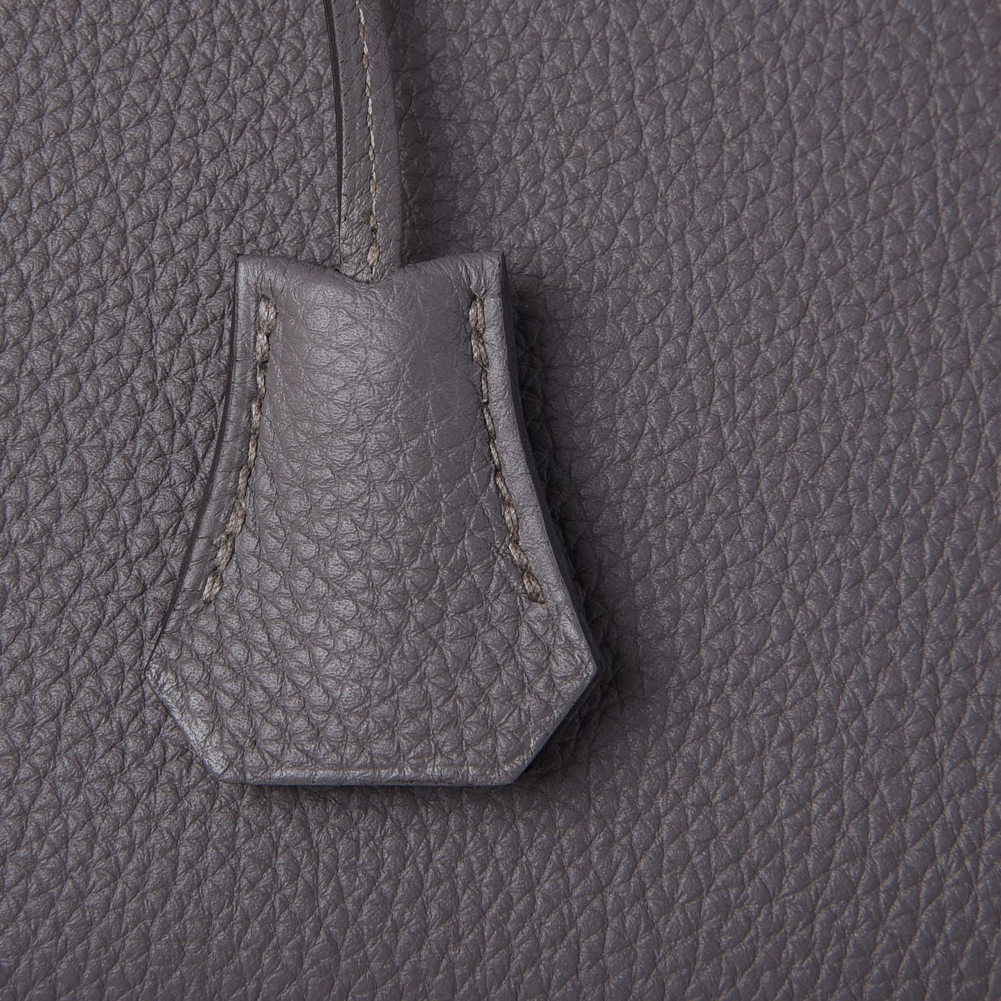 Togo Kelly Retourne 28 Etain