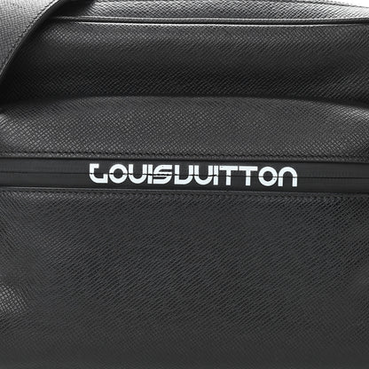 Louis Vuitton Taiga Outdoor Messenger PM Black 6 of 8
