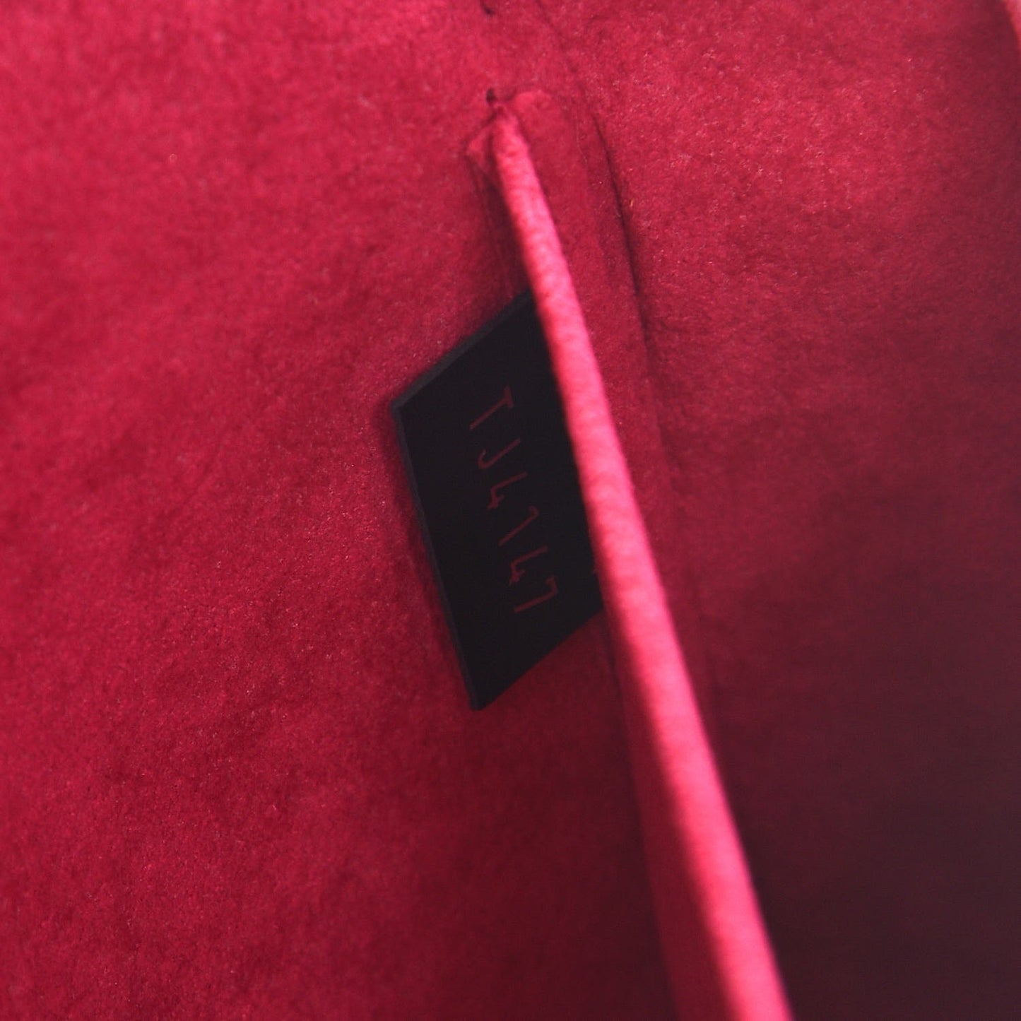 Epi Pochette Felicie Black Hot Pink