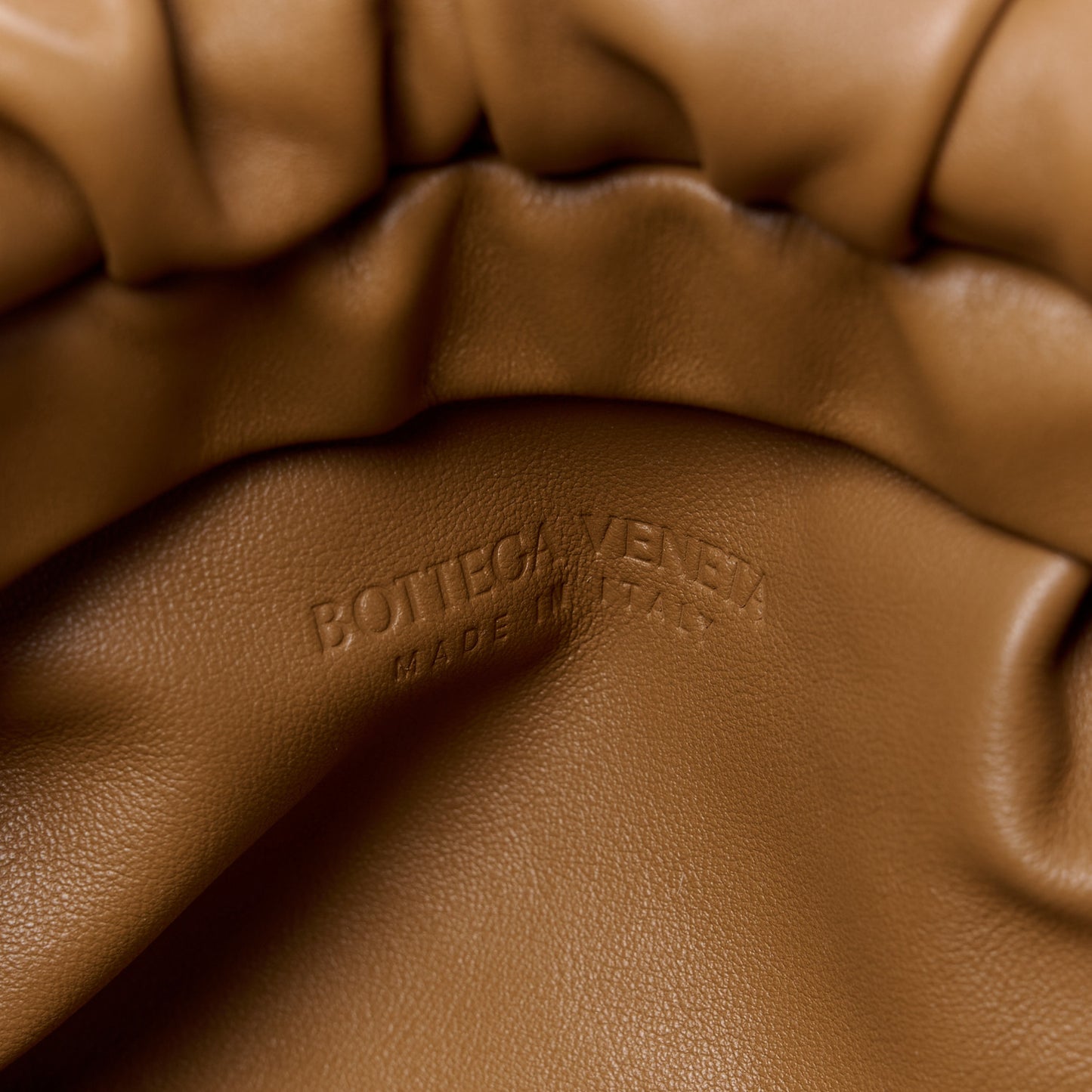 Calfskin The Pouch Chain Cammello