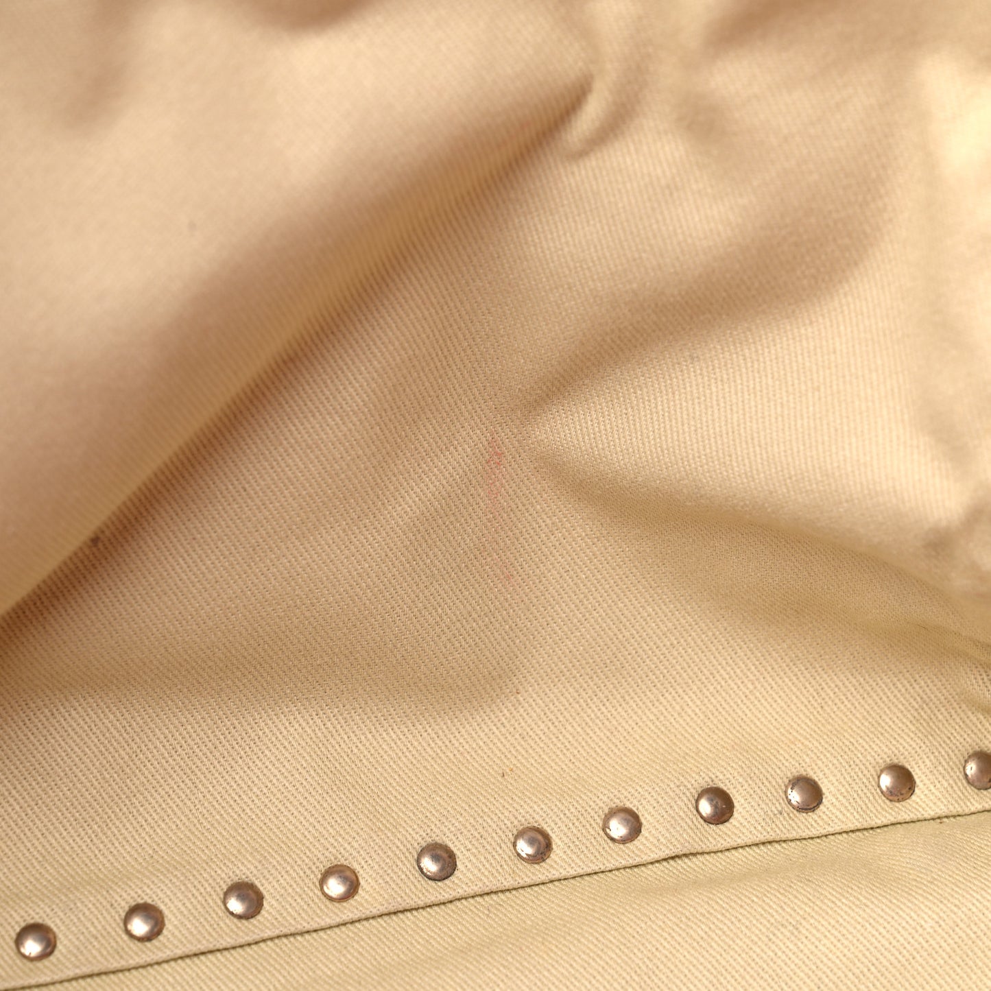Vitello Medium Rockstud Tote Fuxia