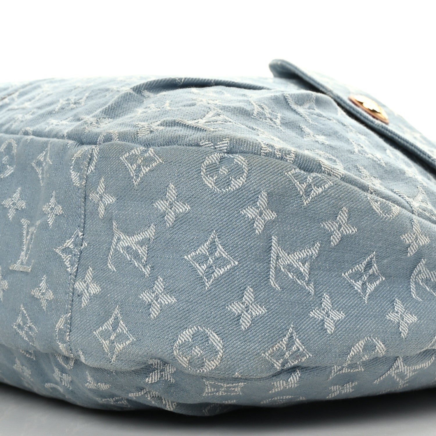 Louis Vuitton Denim Daily GM Blue Clair 8 of 8