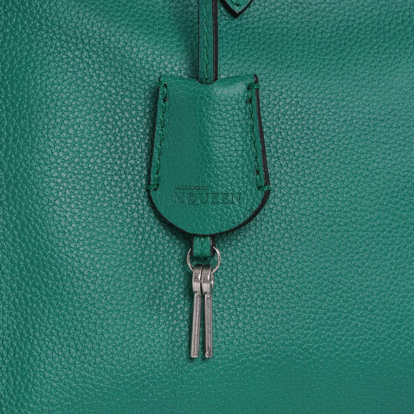 Pebbled Calfskin Large Skull Padlock Zip Around Tote Emerald