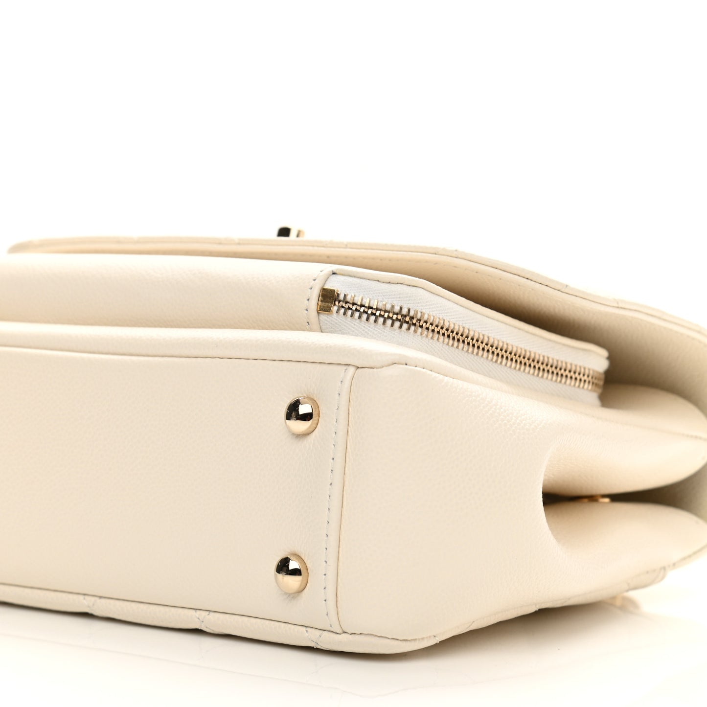 Caviar Quilted Medium Business Affinity Flap White