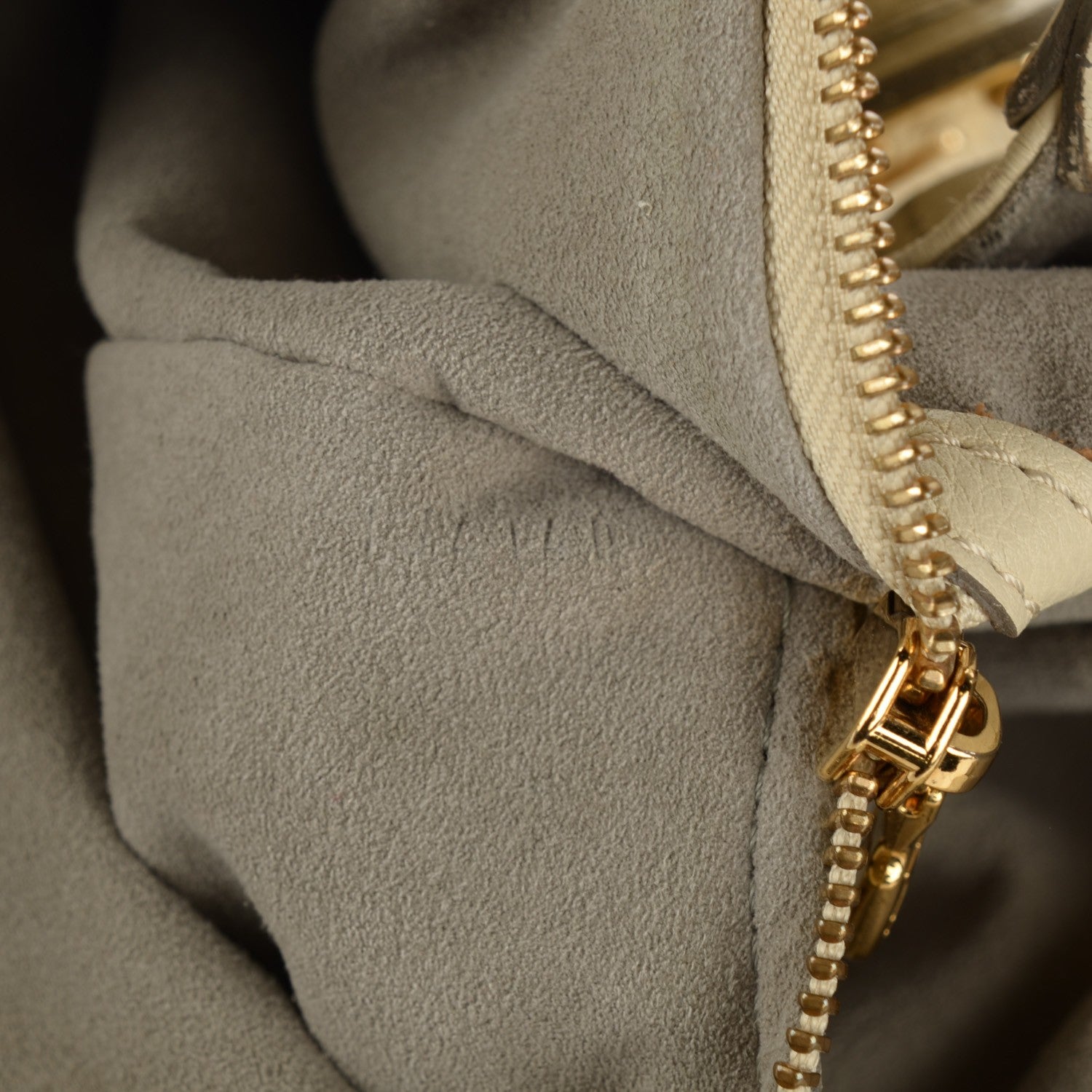 Louis Vuitton Mahina XL Ivory 7 of 8