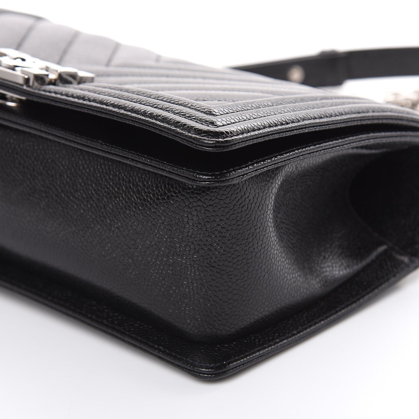 Caviar Chevron Quilted Medium Boy Flap Black