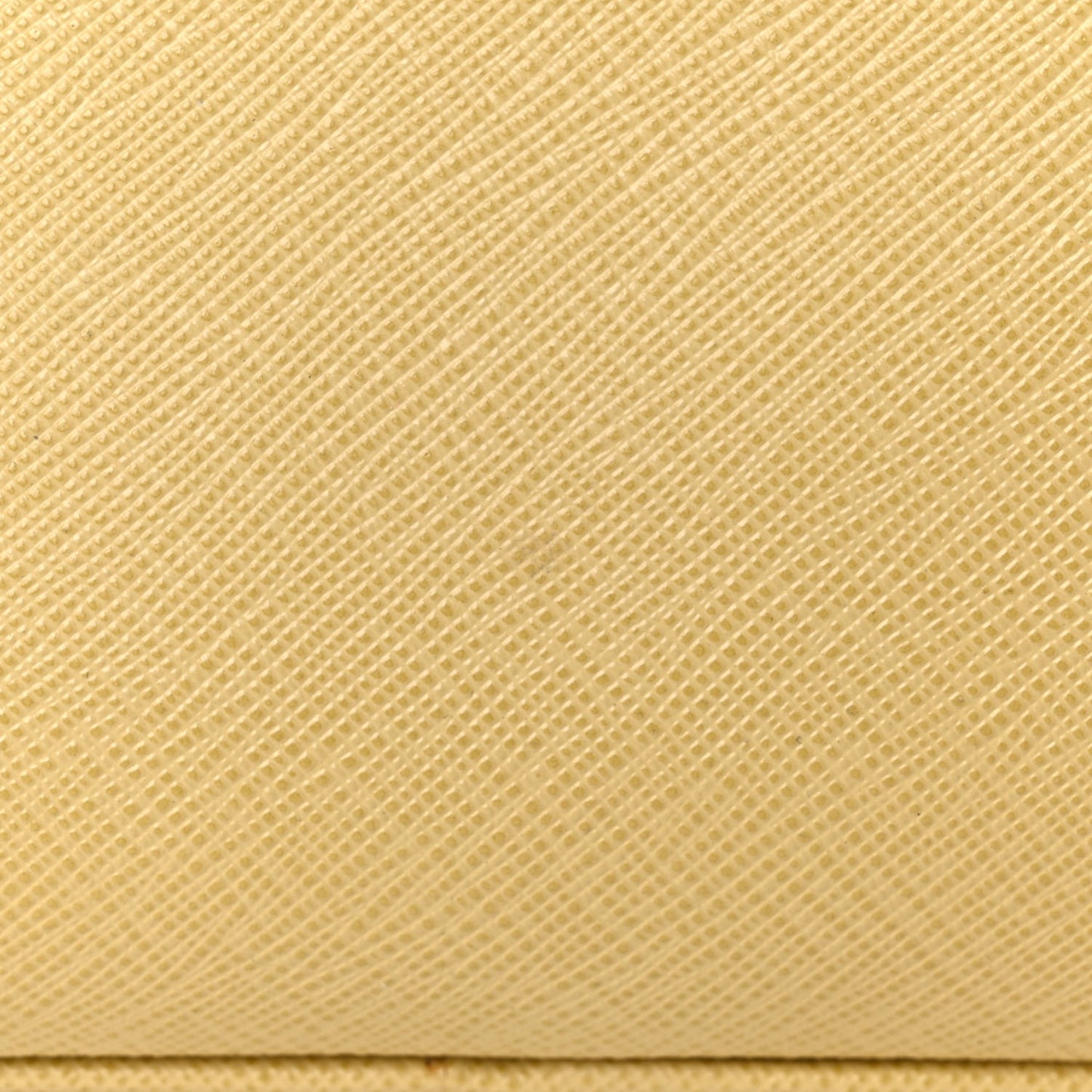 Saffiano Medium Galleria Double Zip Tote Ginestra