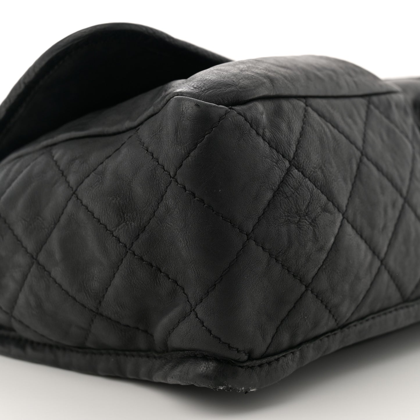 Grained Calfskin Large Natural Beauty Flap Black