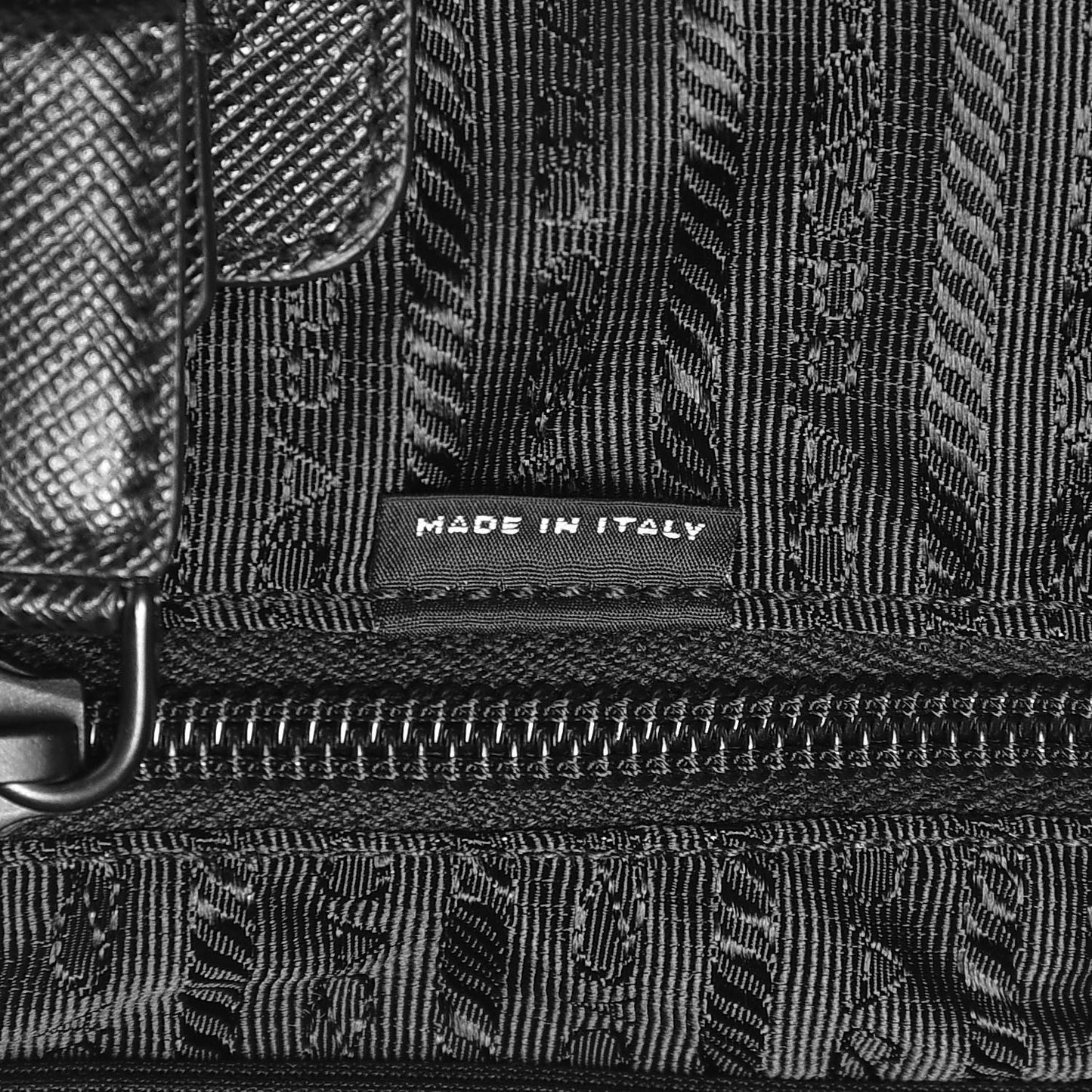 Tessuto Nylon Saffiano Trolley Luggage Black