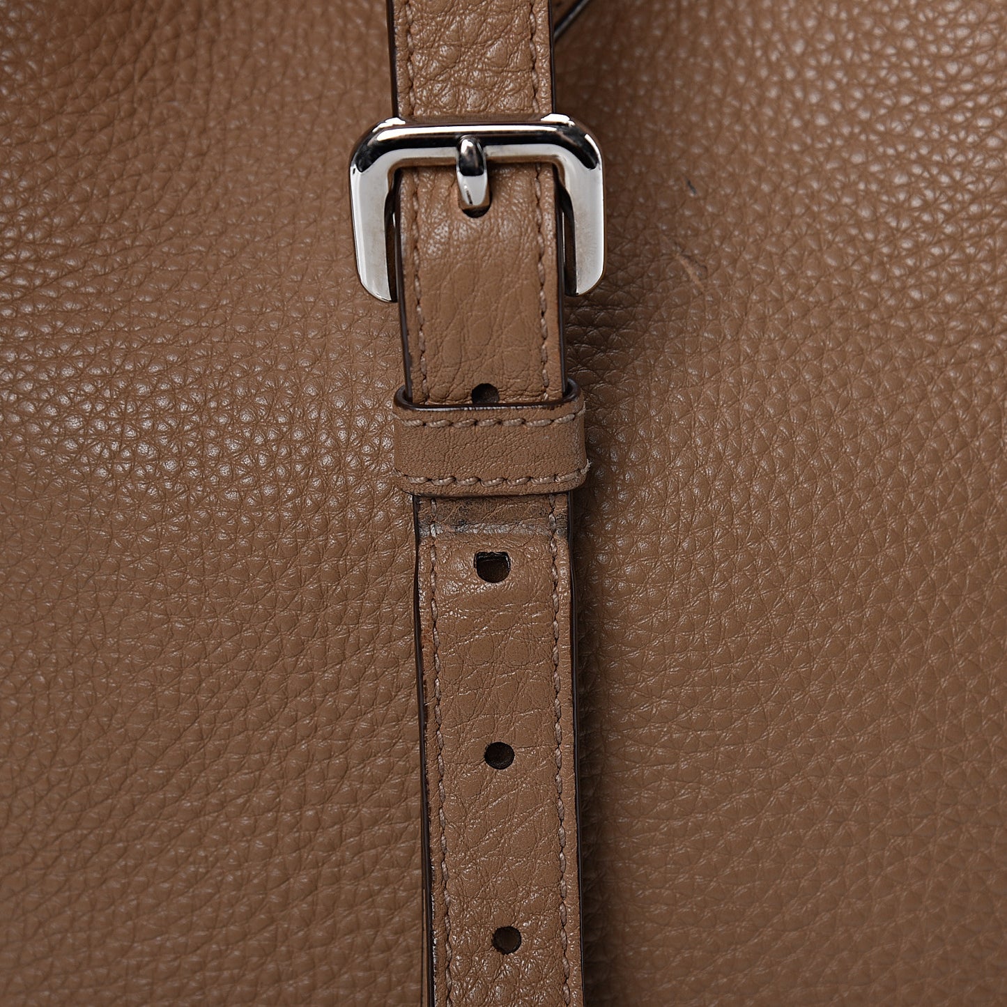 Vitello Daino Tote Sesamo