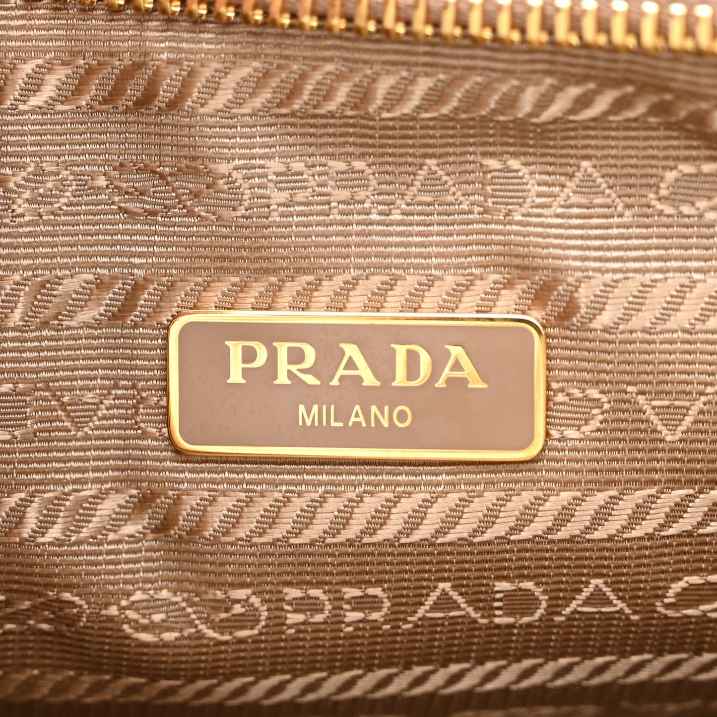 Saffiano Lux Re-Edition 2005 Shoulder Bag Cammeo