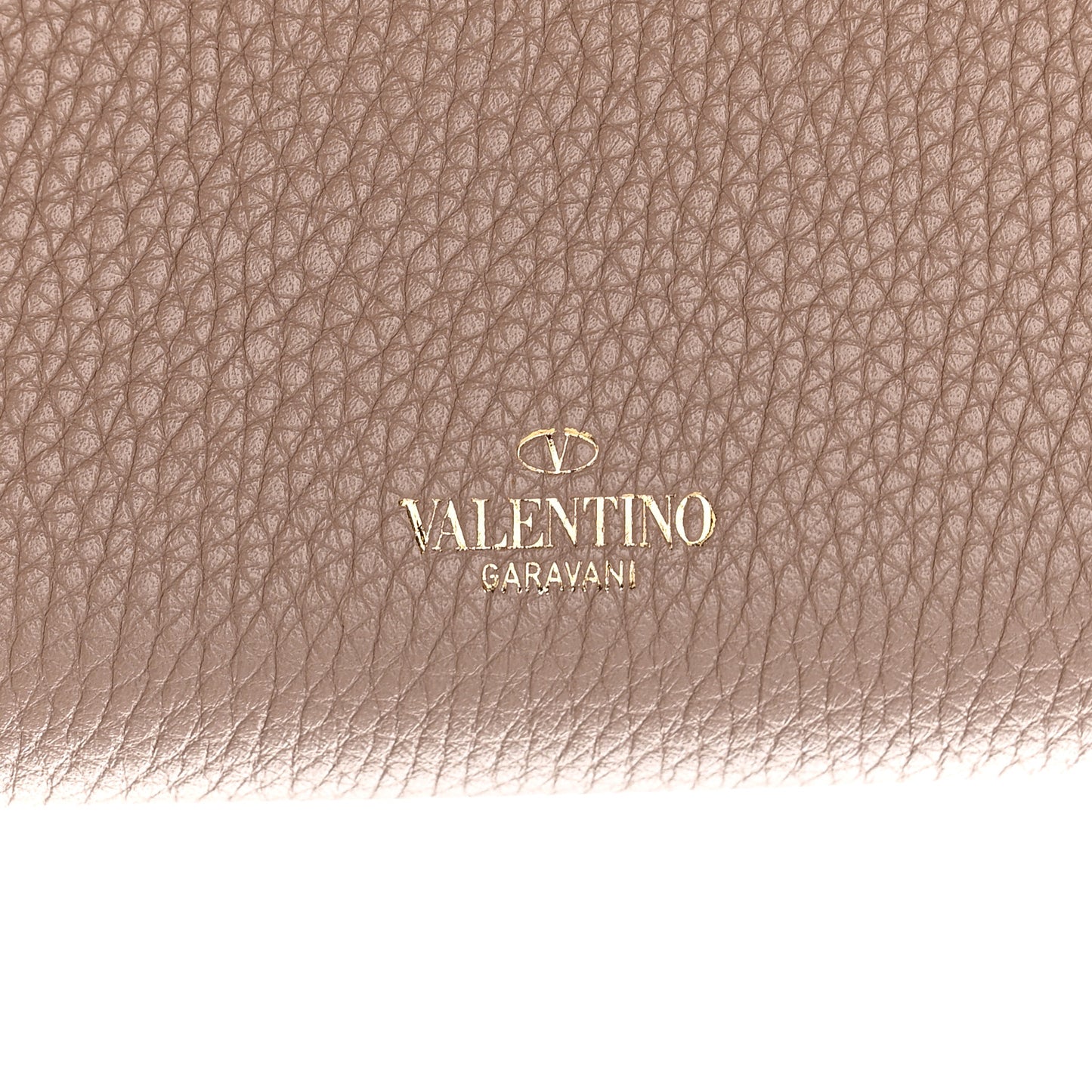 Pebbled Calfskin Rockstud Flip Lock Wallet On Chain Poudre