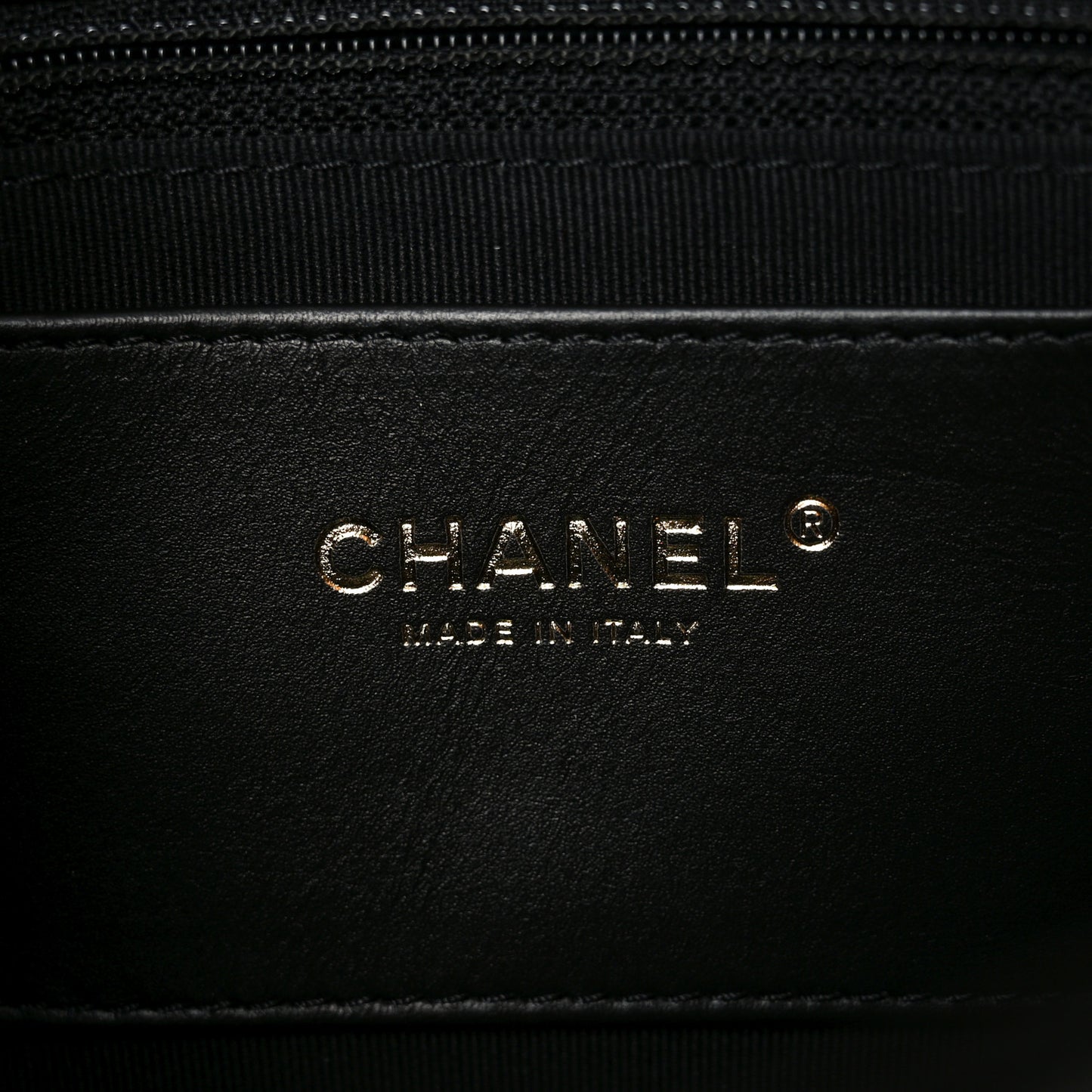 Caviar Quilted Chain Messenger Flap Bag Black