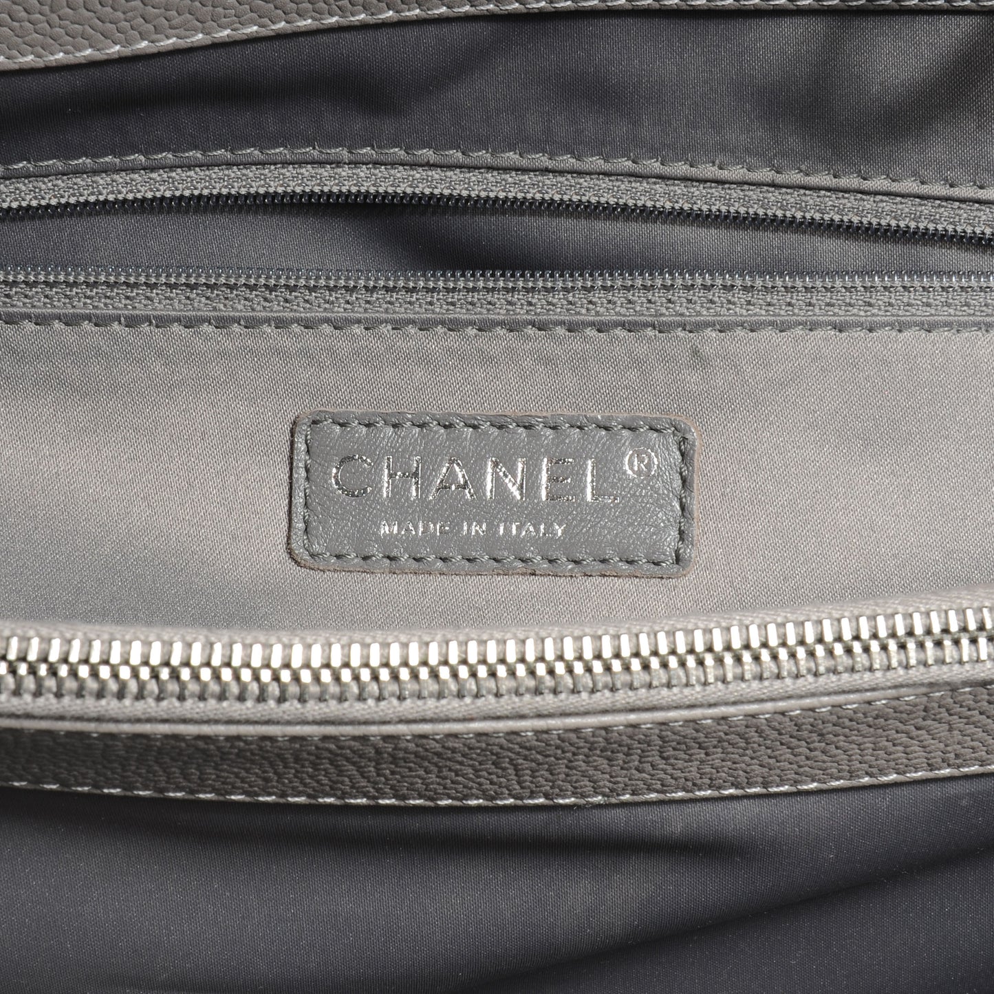 Caviar XL Grand Shopping Tote GST Grey