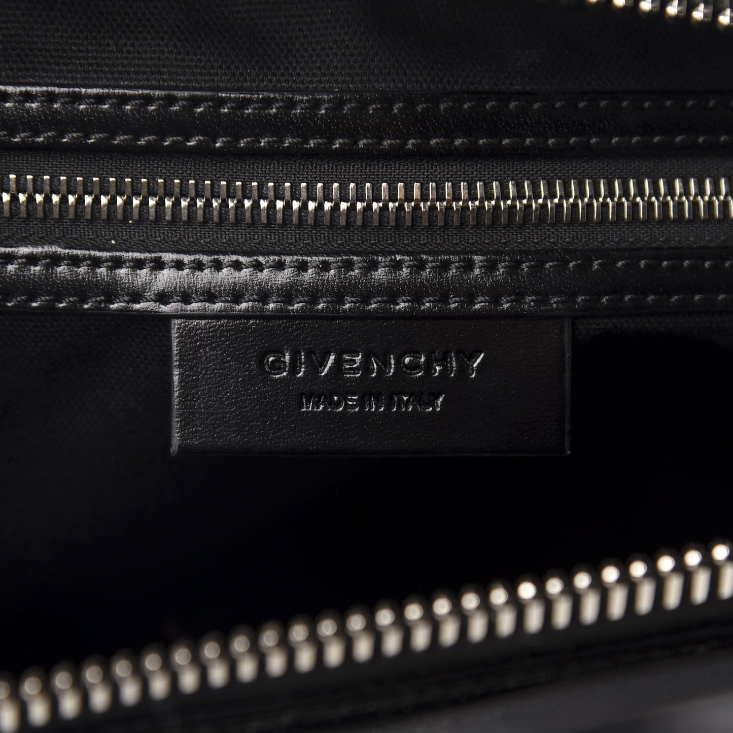 Shiny Lord Calfskin Medium Antigona Black