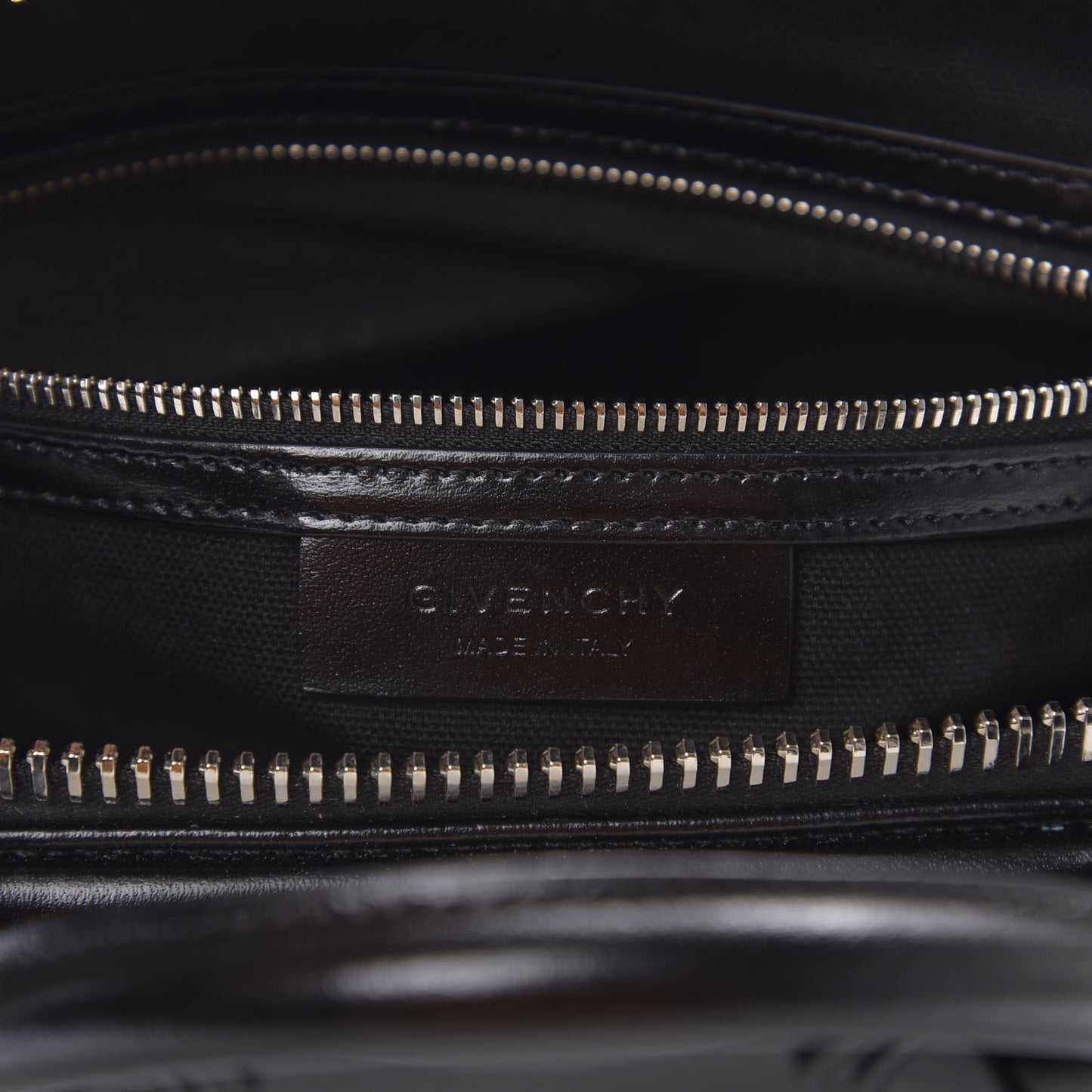 Shiny Lord Calfskin Medium Antigona Black