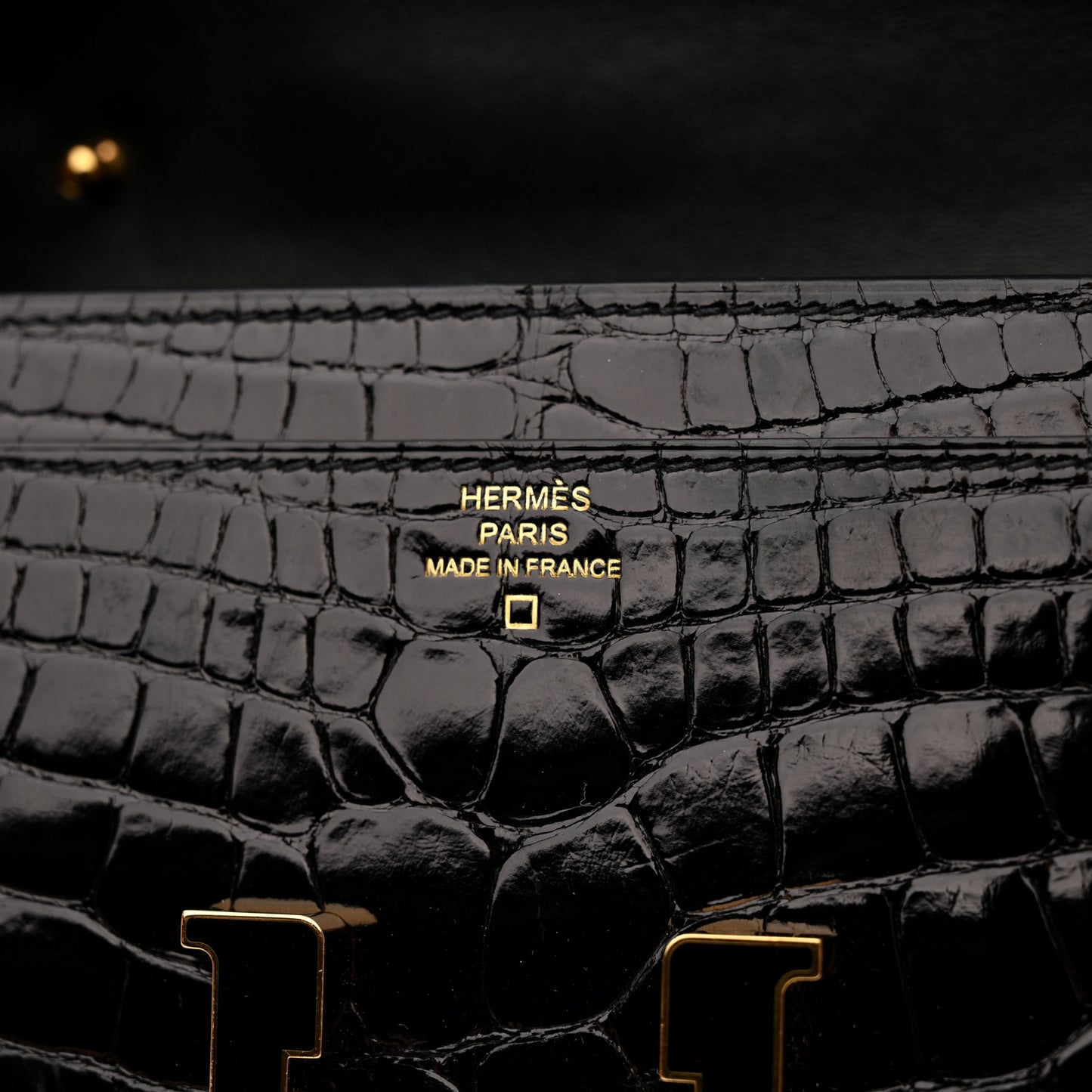 Shiny Alligator Enamel Constance Long Wallet To Go Black
