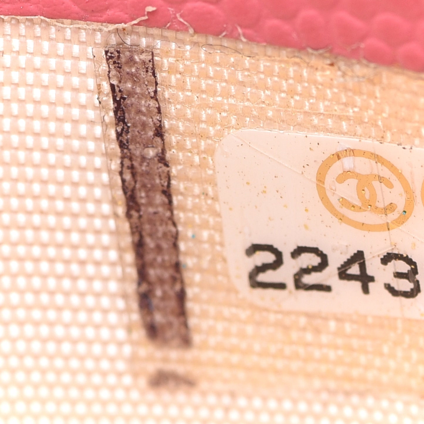 Caviar Chevron Quilted Card Holder Pink